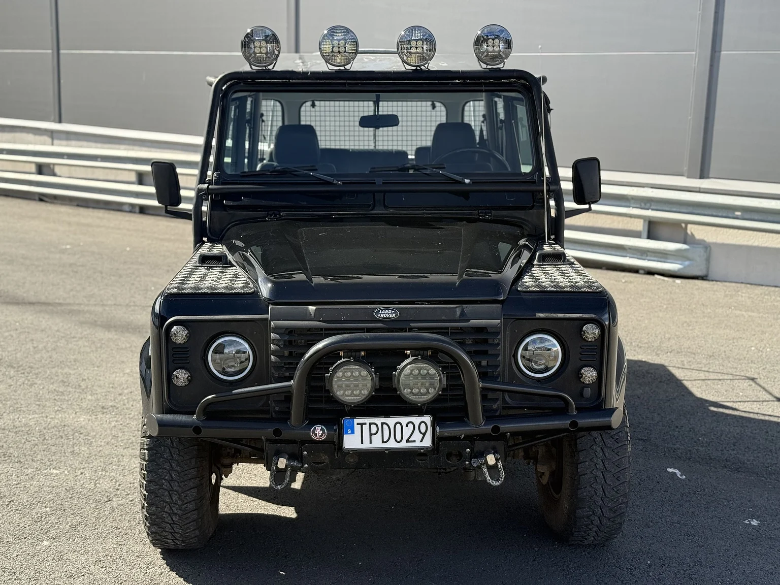 Aussenfoto 2000 Land Rover Defender 110 Tomb Raider (5)