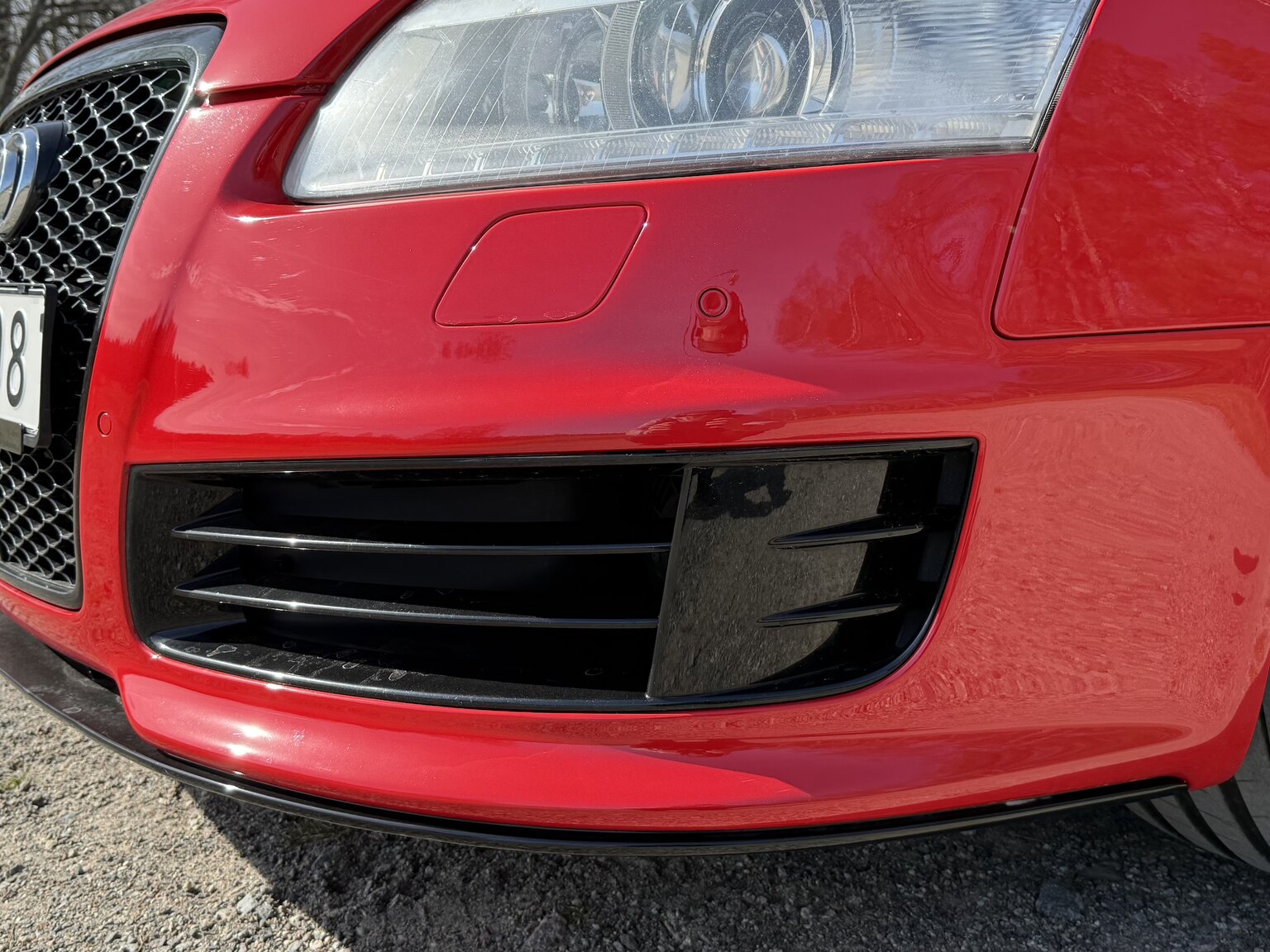 Exterior image of 2010 Audi RS6 Avant V10 Quattro