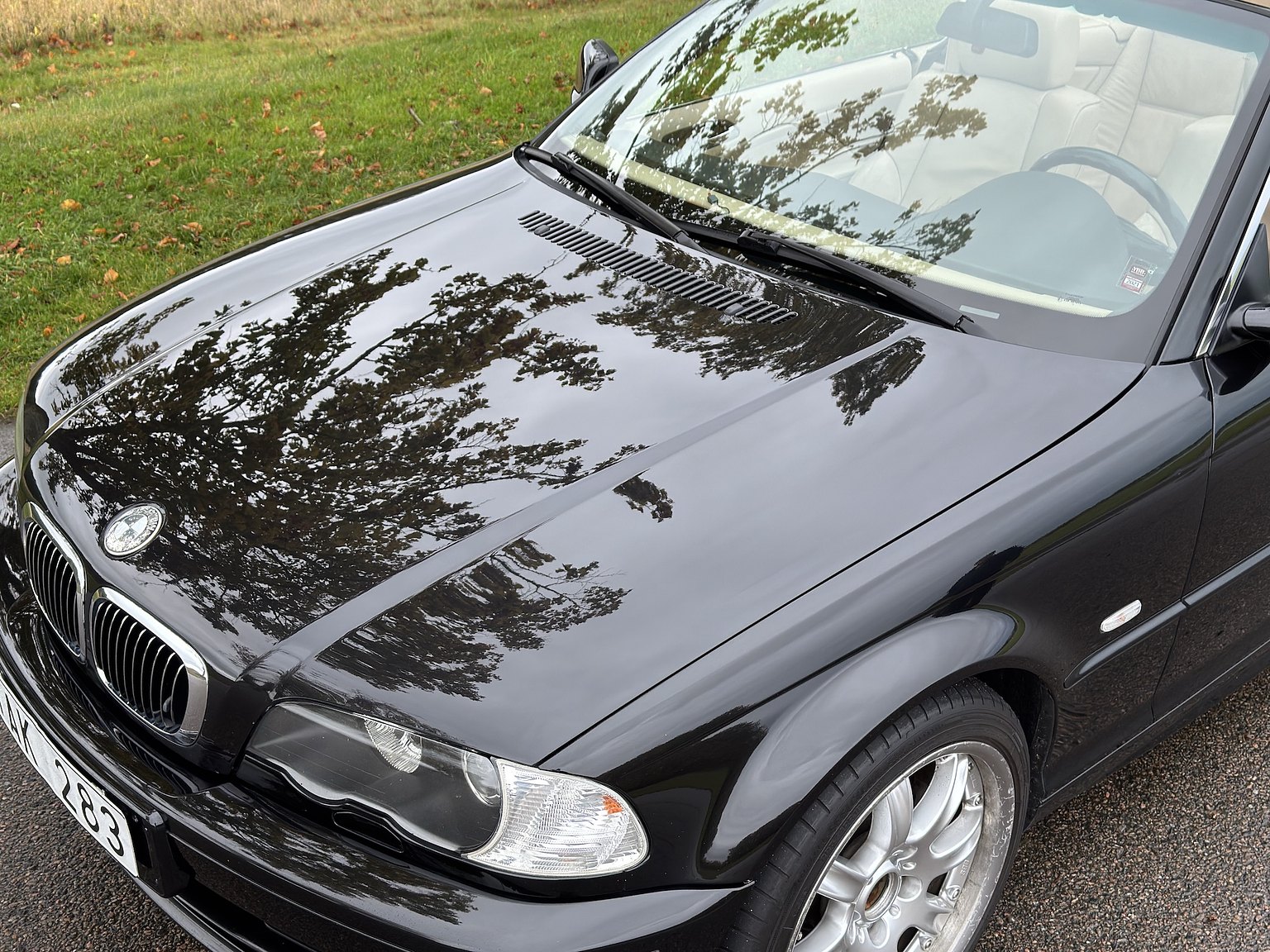 Exteriörbild på 2001 BMW 325IA CAB