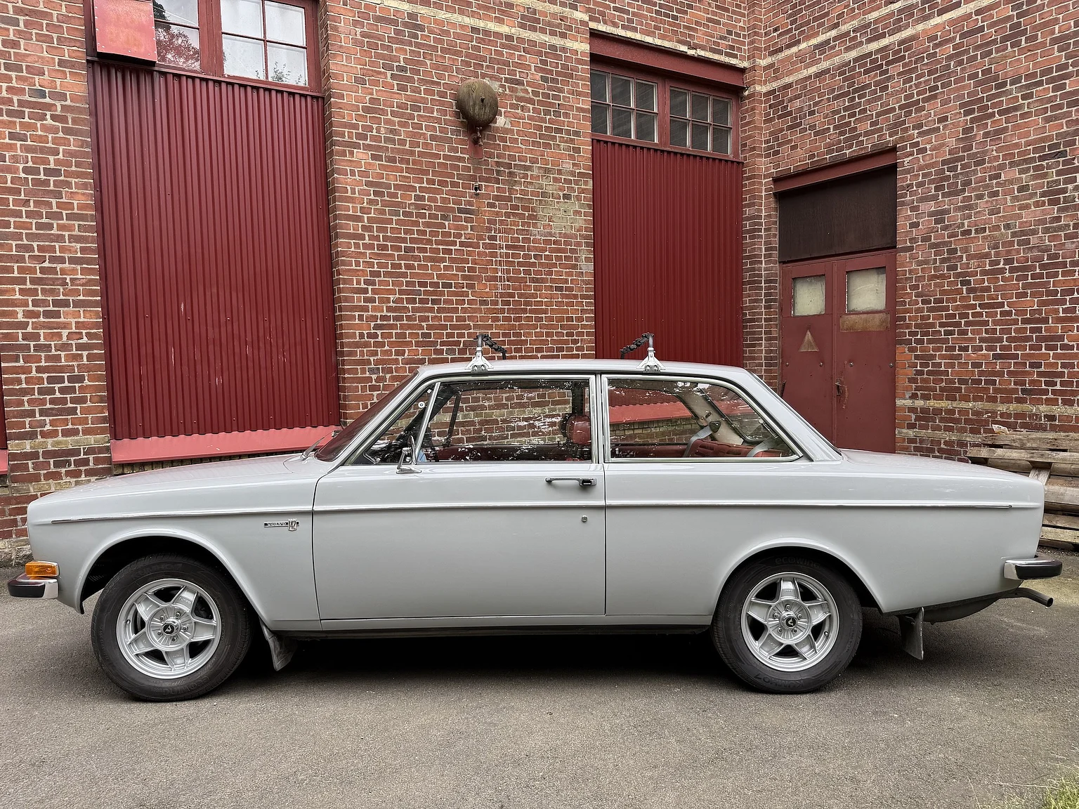 Exteriörbild på 1970 Volvo 142 2.0 Automatic (10)