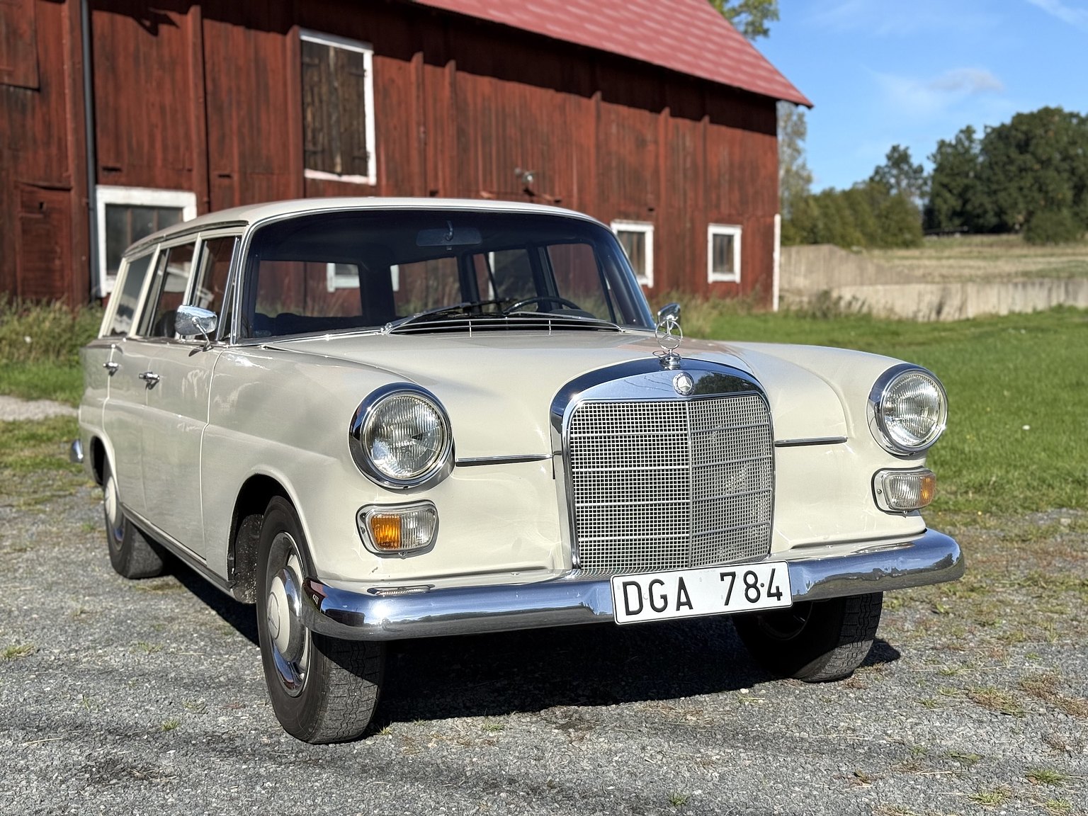 Exteriörbild på 1967 Mercedes-Benz 200D Safari