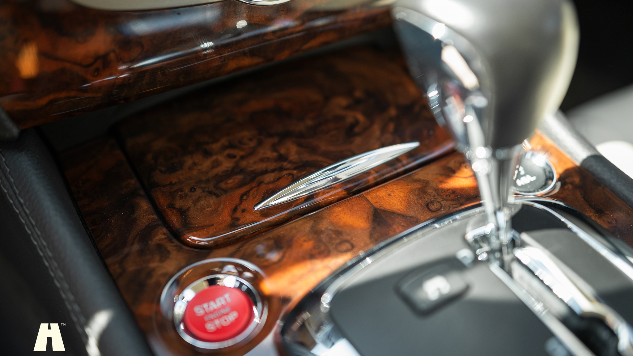 Interior image of 2008 Jaguar XKR (61)