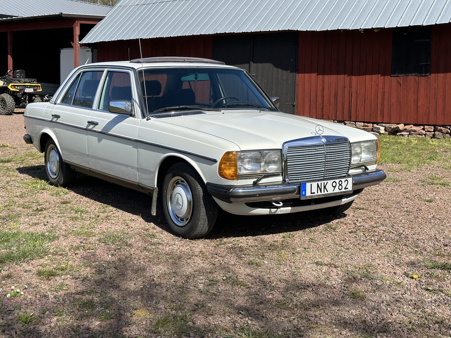 Exterior image of 1985 Mercedes-Benz 200
