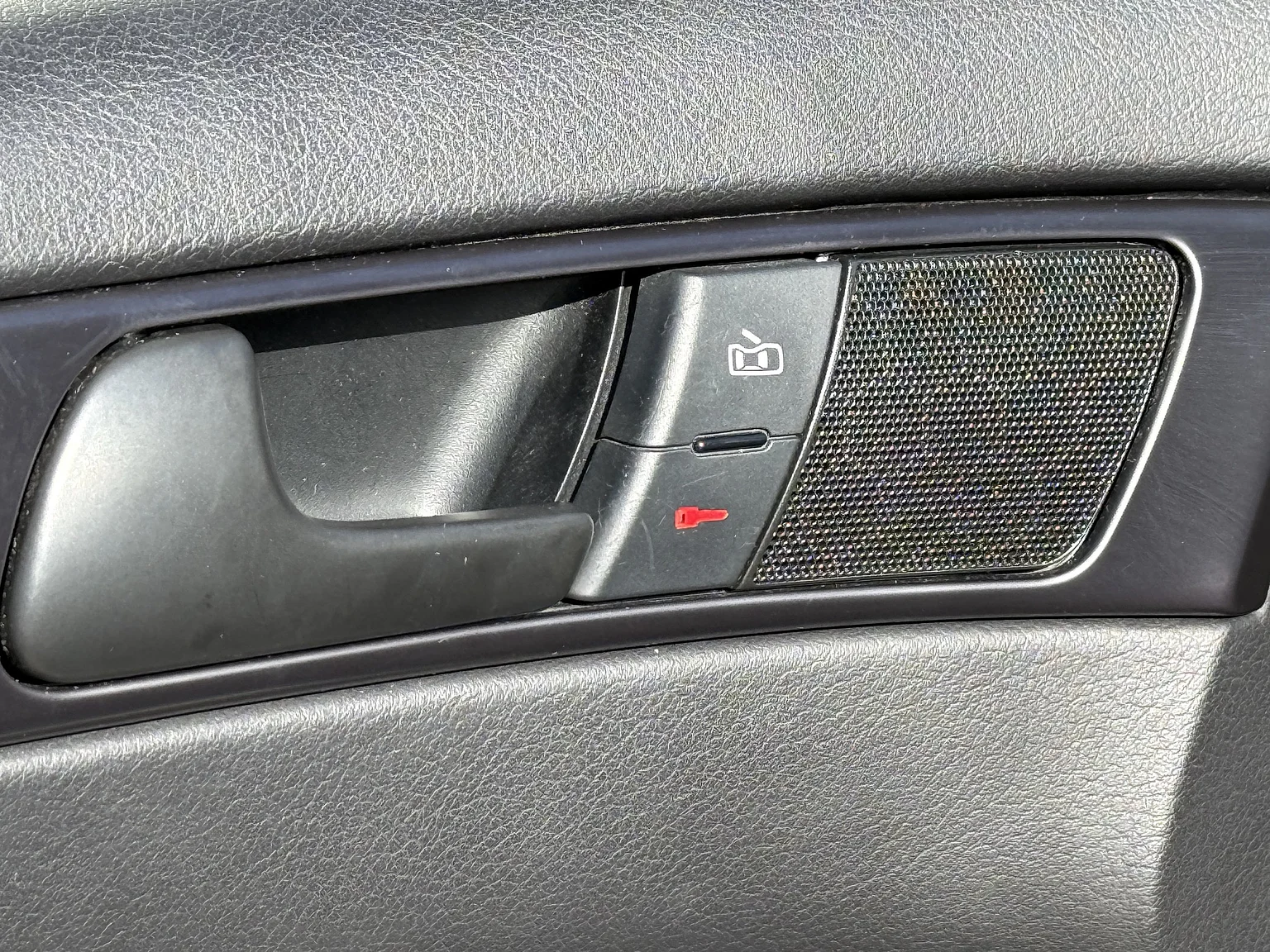 Interior image of 2002 Audi RS 6 Avant (8)