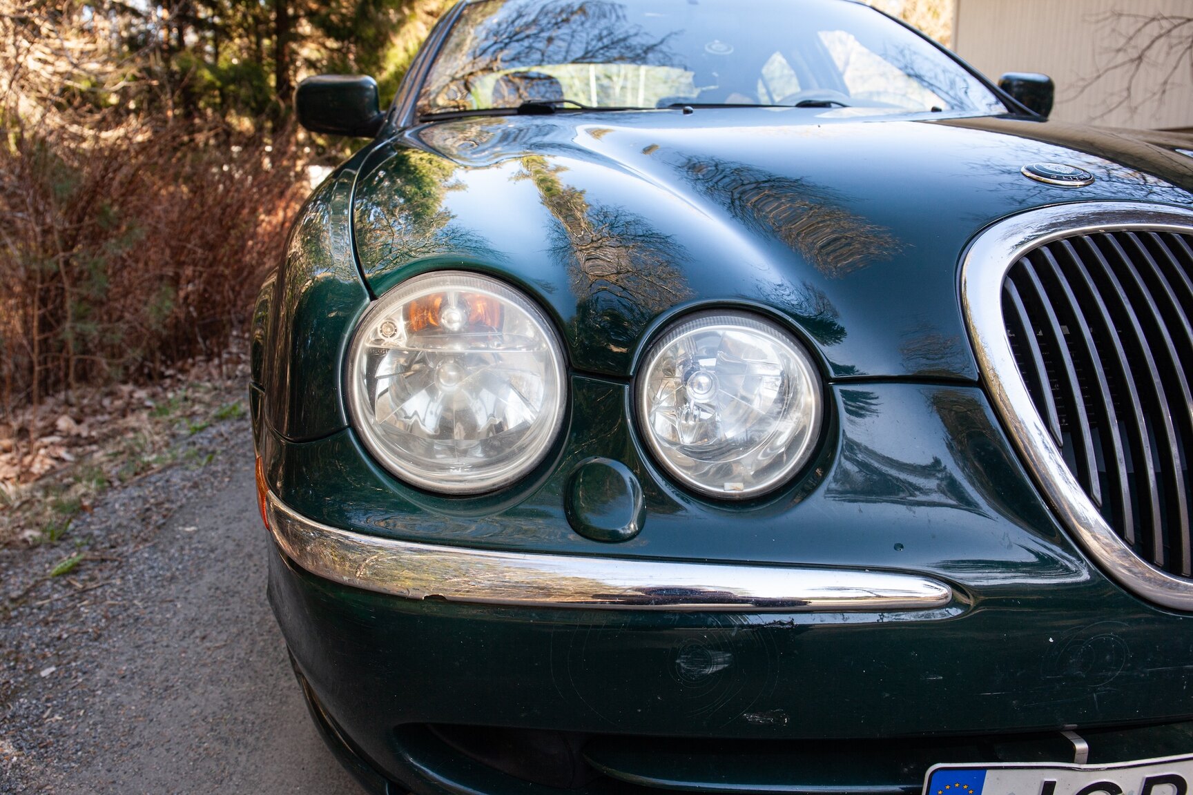 Exterior image of 1999 Jaguar S-Type V6