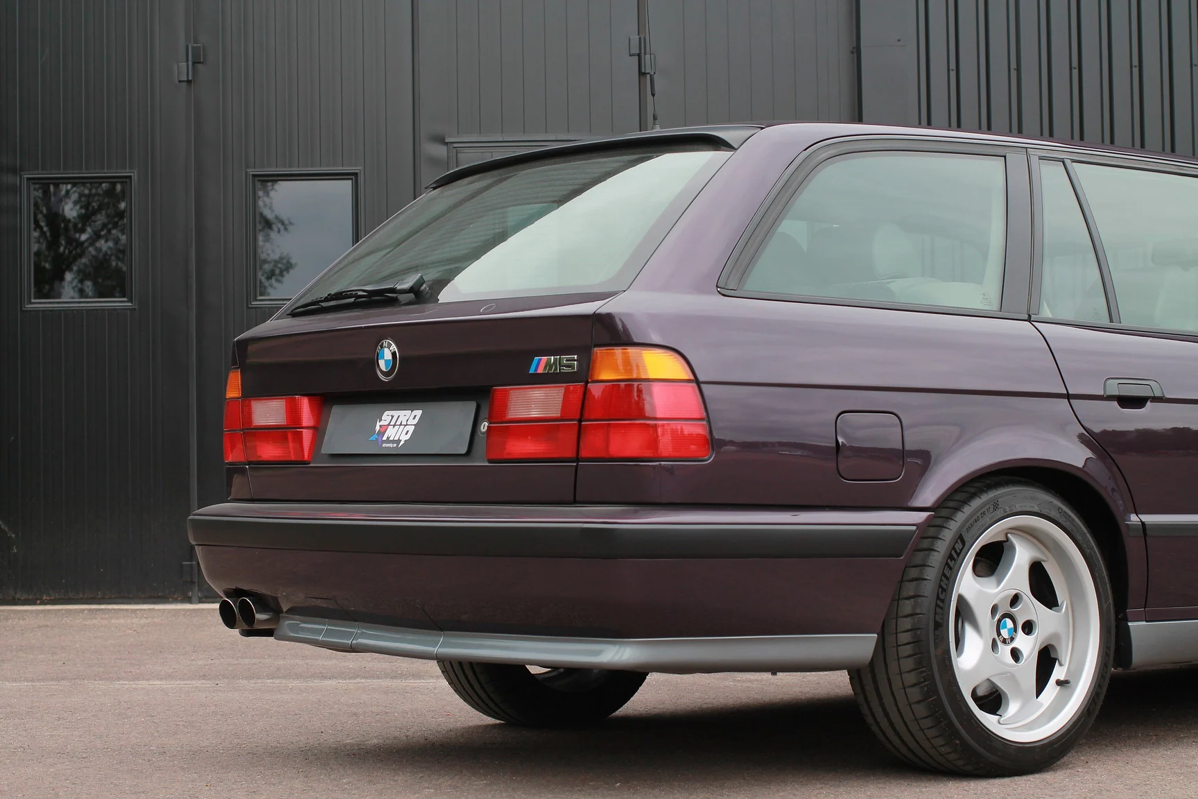 Exterior image of 1993 BMW M5 Touring 3.8 Manual (4)