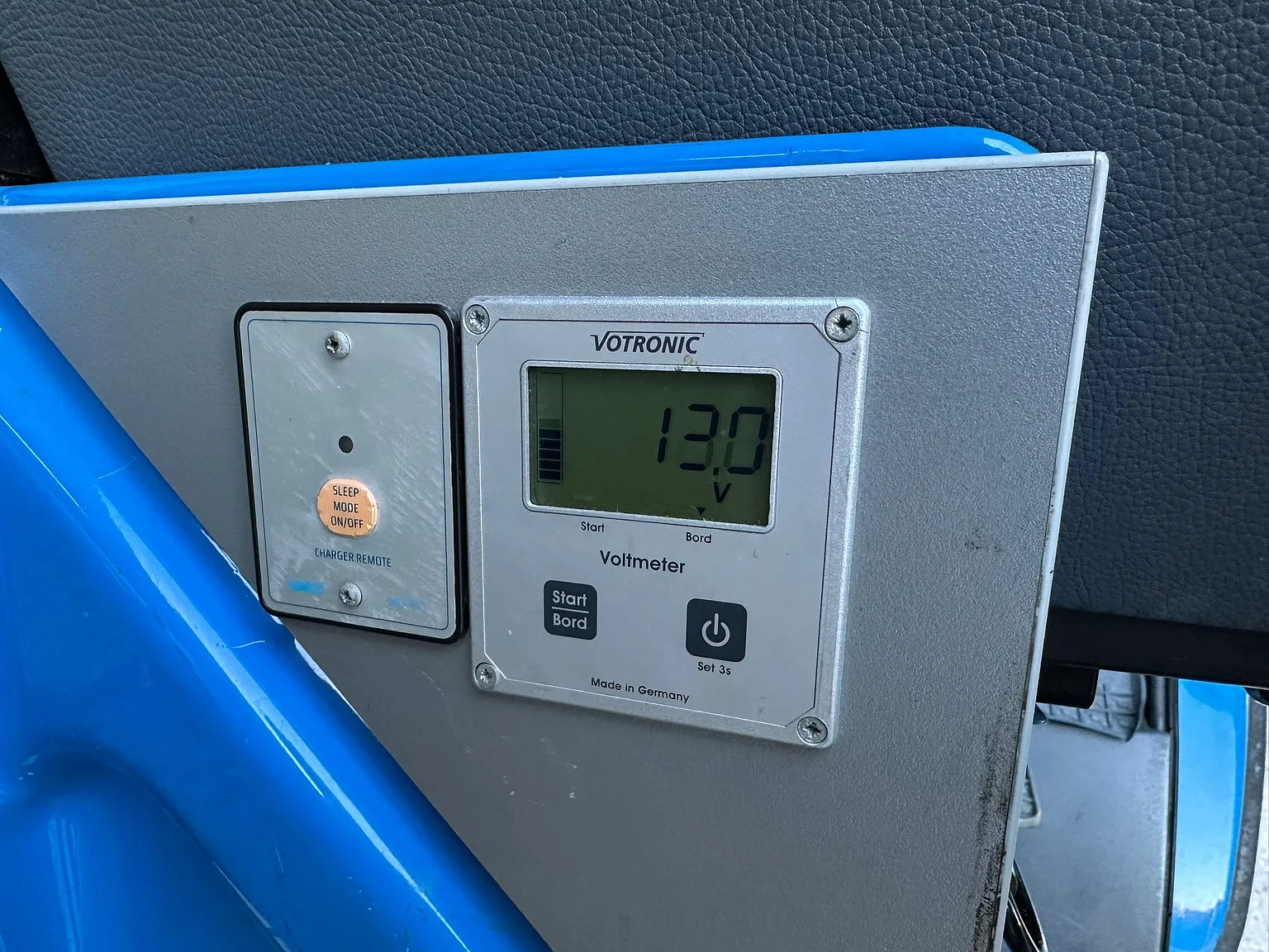 Interiörbild 2004 Mercedes-Benz Sprinter 4x4 Campervan/Overlander (11)