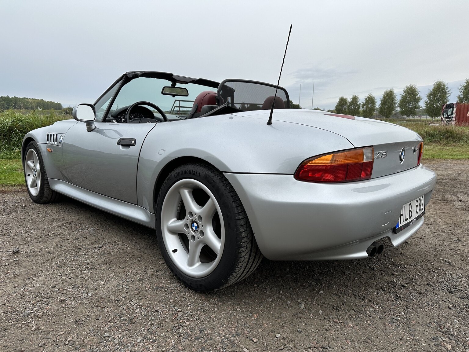 Exterior image of 1997 BMW Z3 2.8 Roadster