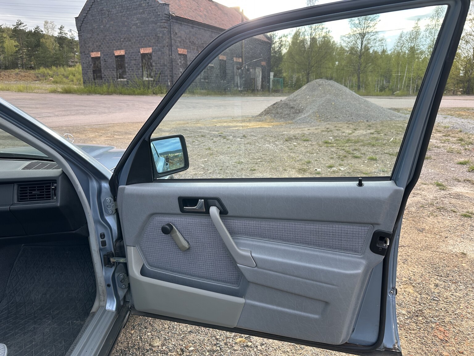 Interior image of 1988 Mercedes-Benz 190 E