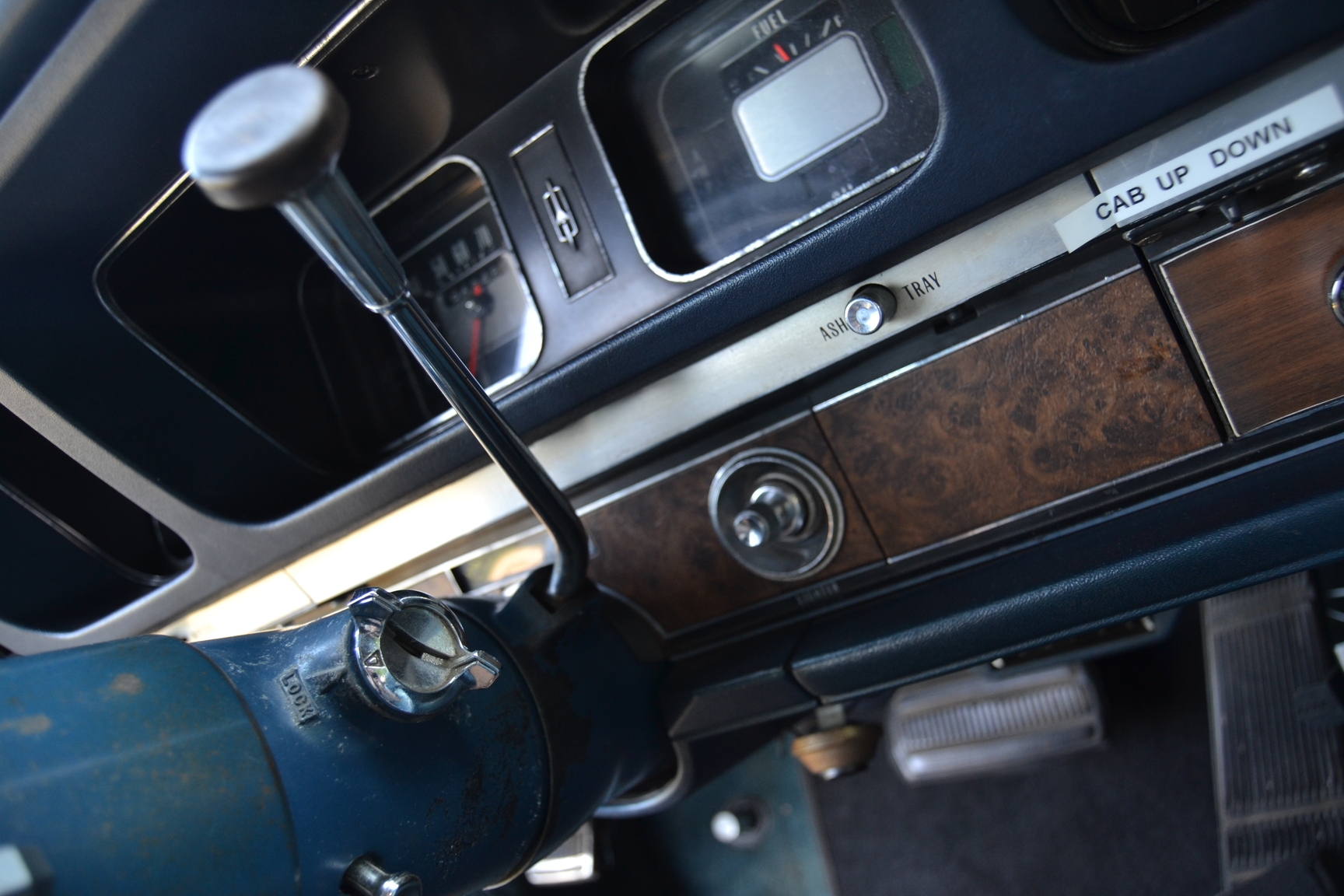 Interior image of 1970 Oldsmobile Ninety eight Convertible (16)