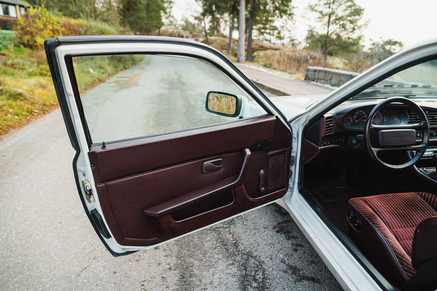 Interior image of 1986 Porsche 944R (16)