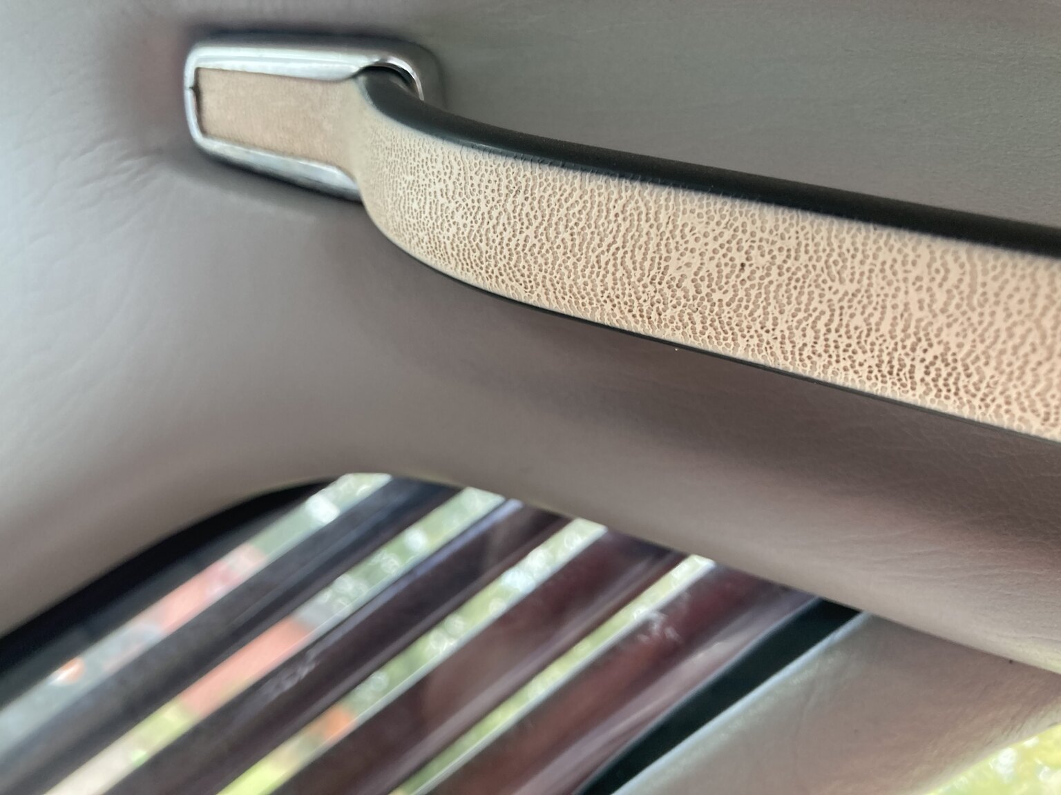 Interior image of 1973 Mercedes-Benz 450 SLC (27)