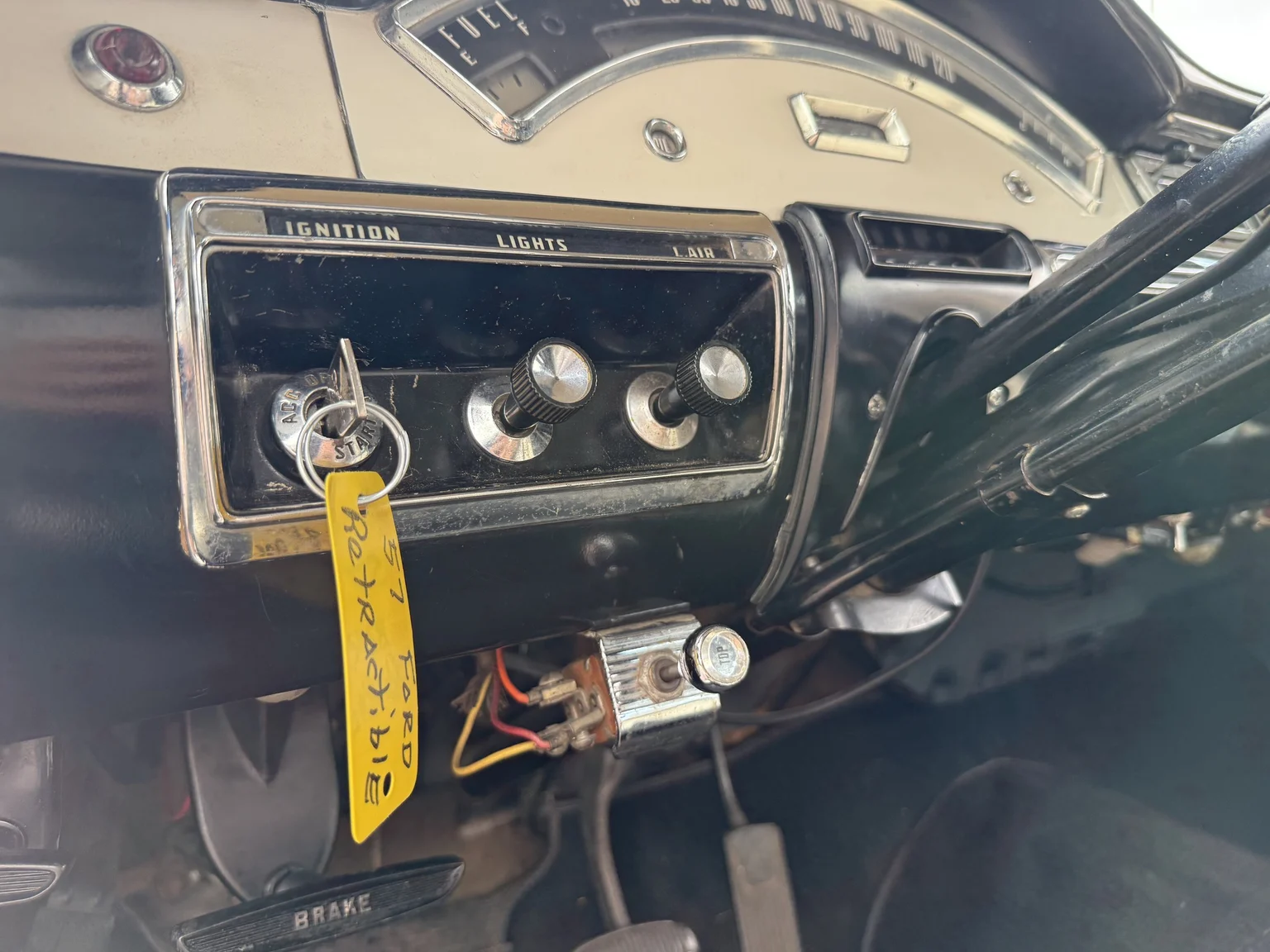 Innenraumfoto von 1957 Ford Fairlane 500 Hardtop Cabriolet (16)
