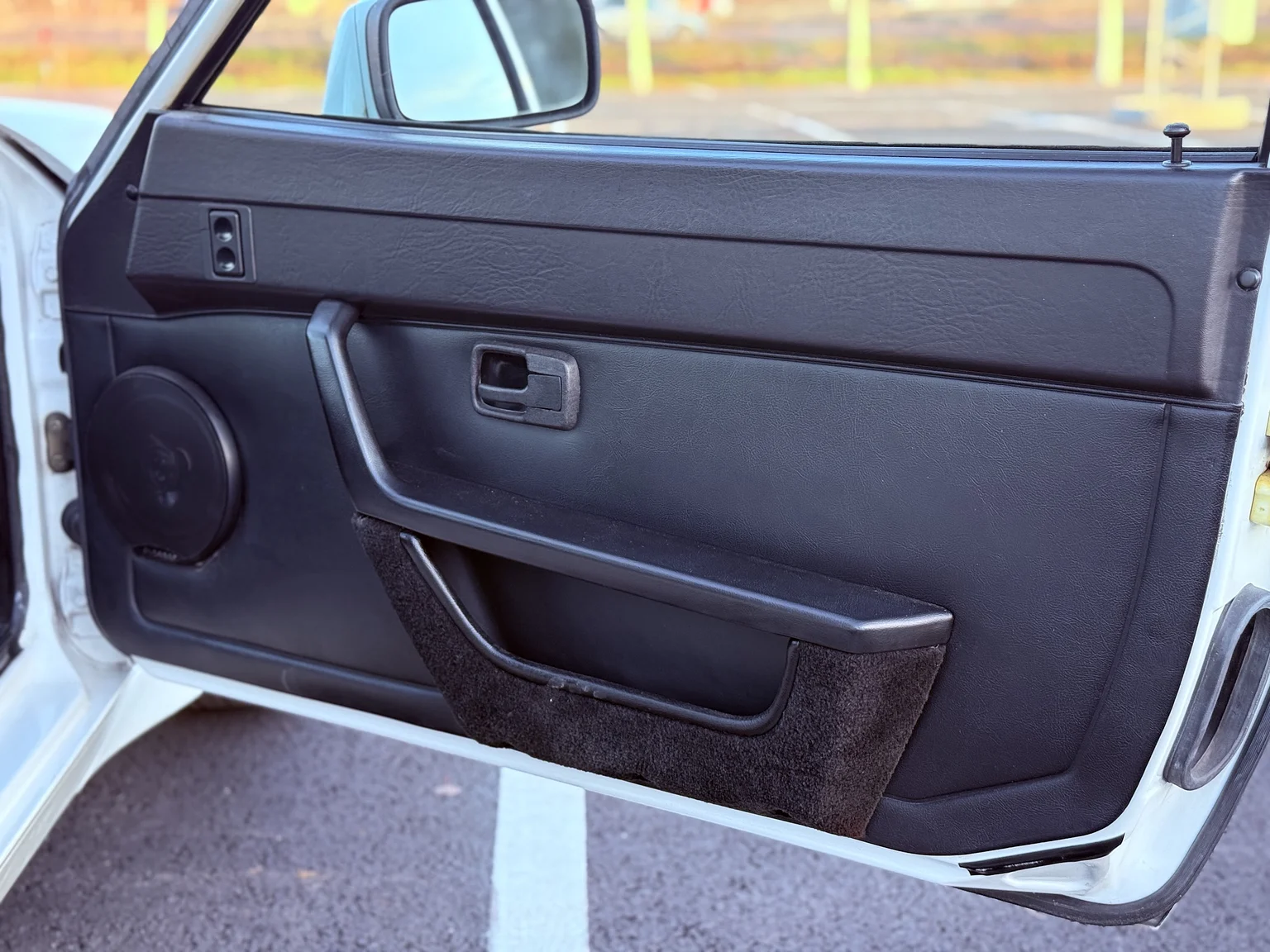 Interior image of 1984 PORSCHE 944 Targa (39)