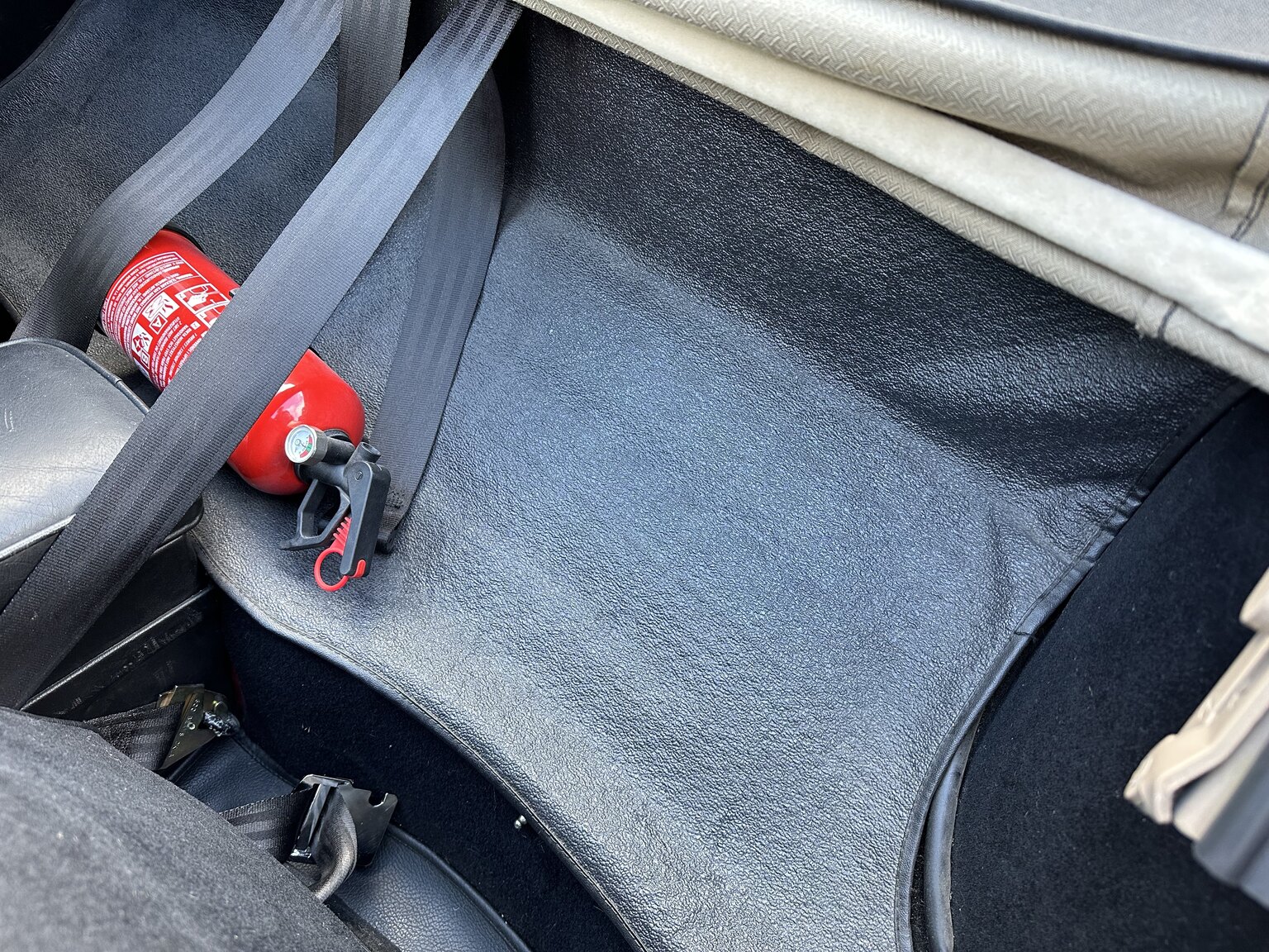 Innenraumfoto von 1965 Jaguar E-Type Series 1 (22)