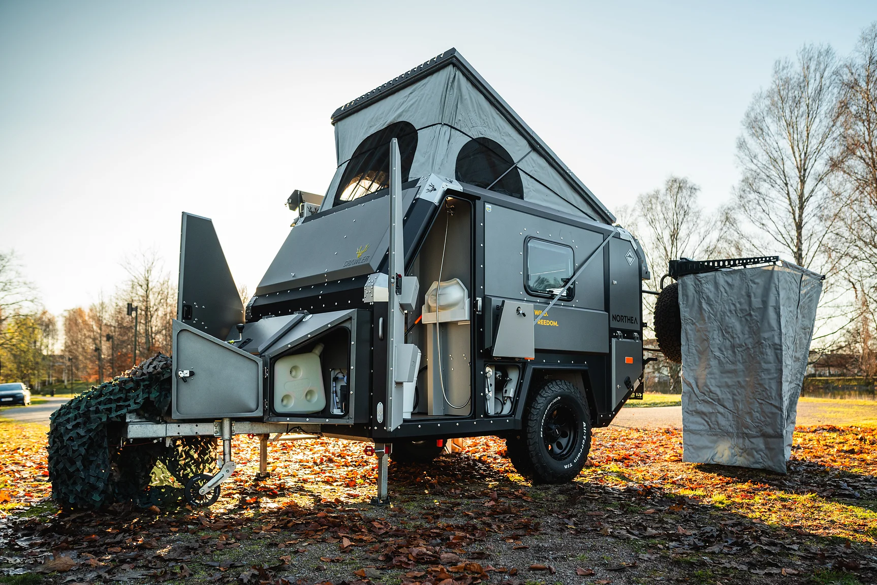 Exterior image of 2025 Northea Trailer Expedition Crawler 458i Offgrid-Camper (18)
