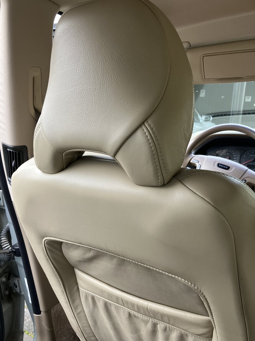 Interior image of 1999 Volvo S80