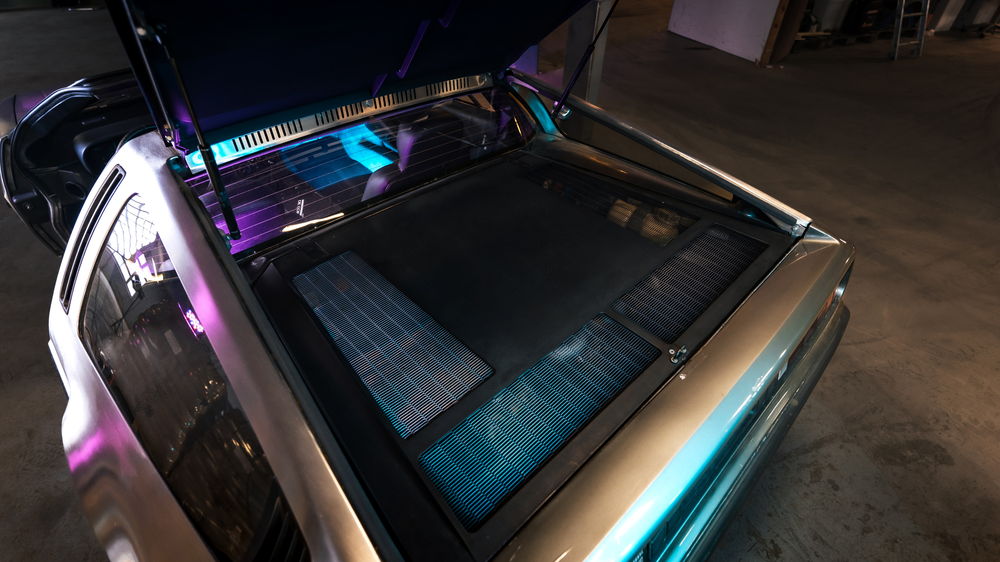 Image of 1981 DMC DeLorean  mechanics