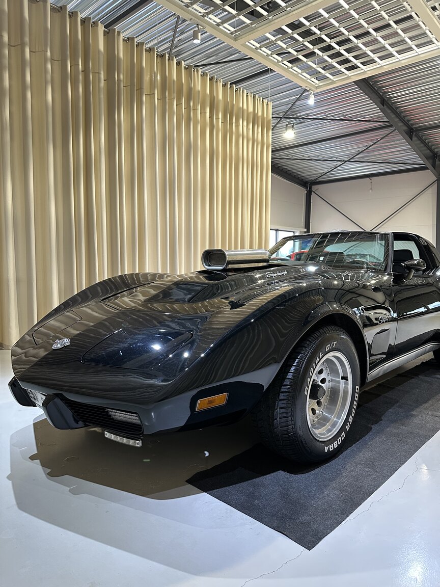 Exterior image of 1975 Chevrolet Corvette Stingray 