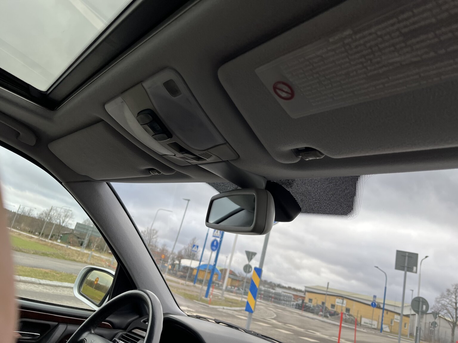 Innenraumfoto von 1999 Mercedes-Benz E320 T Automat