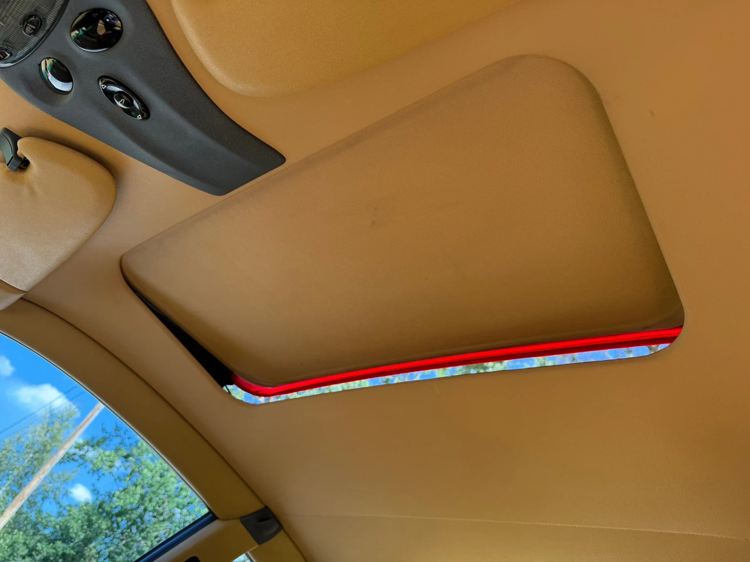 Interior image of 1998 Porsche 911 Carrera (26)