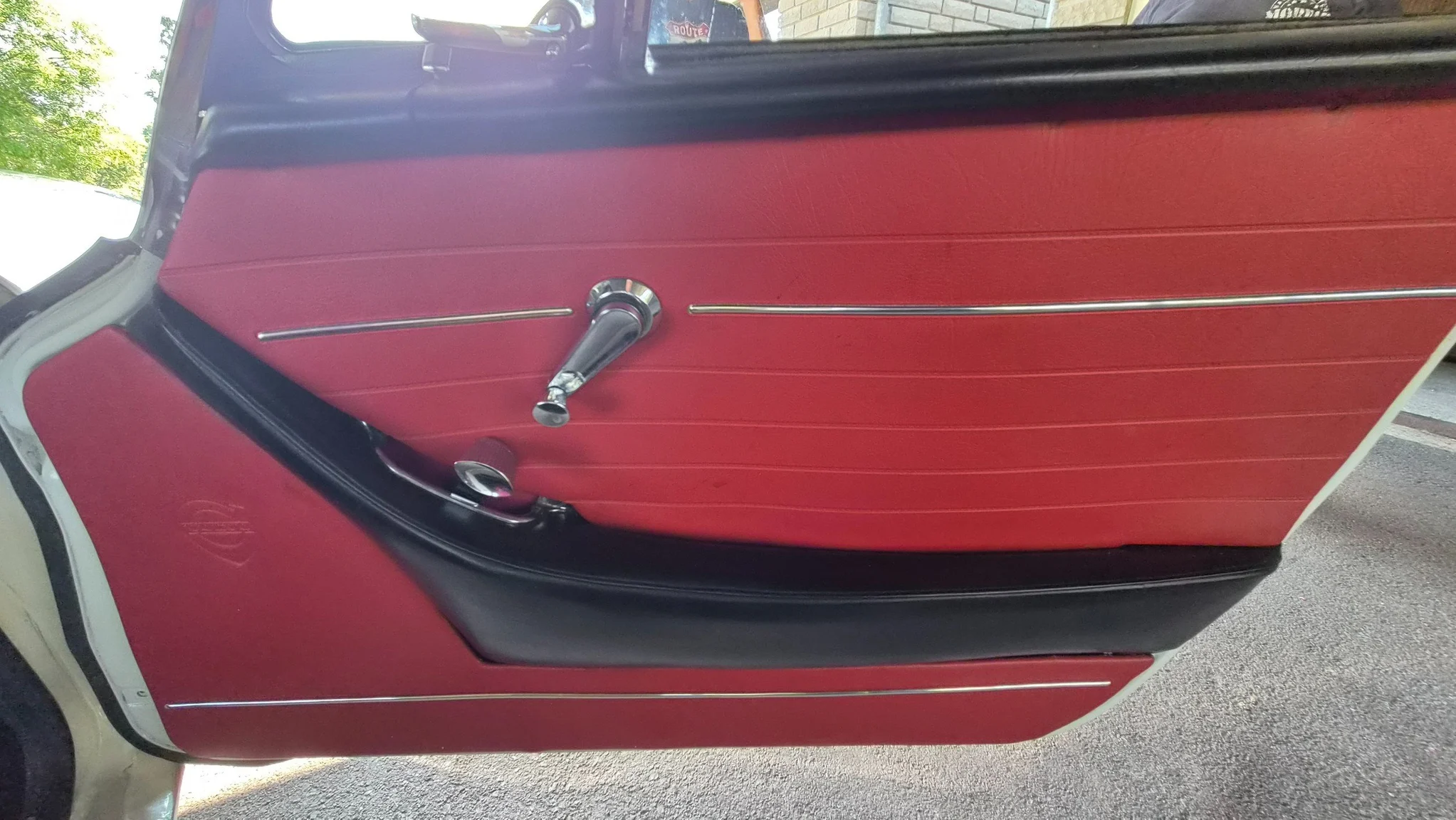 Interior image of 1966 Volvo P 1800S (12)