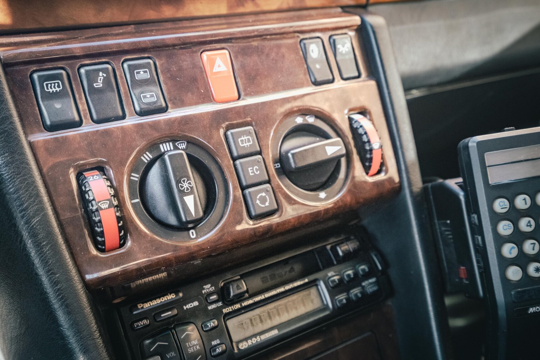 Innenraumfoto von 1991 Mercedes-Benz 300E-24 (8)