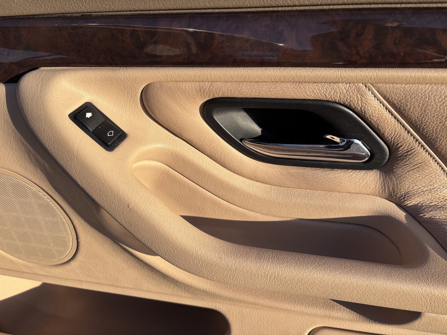 Interior image of 1996 BMW 728iA