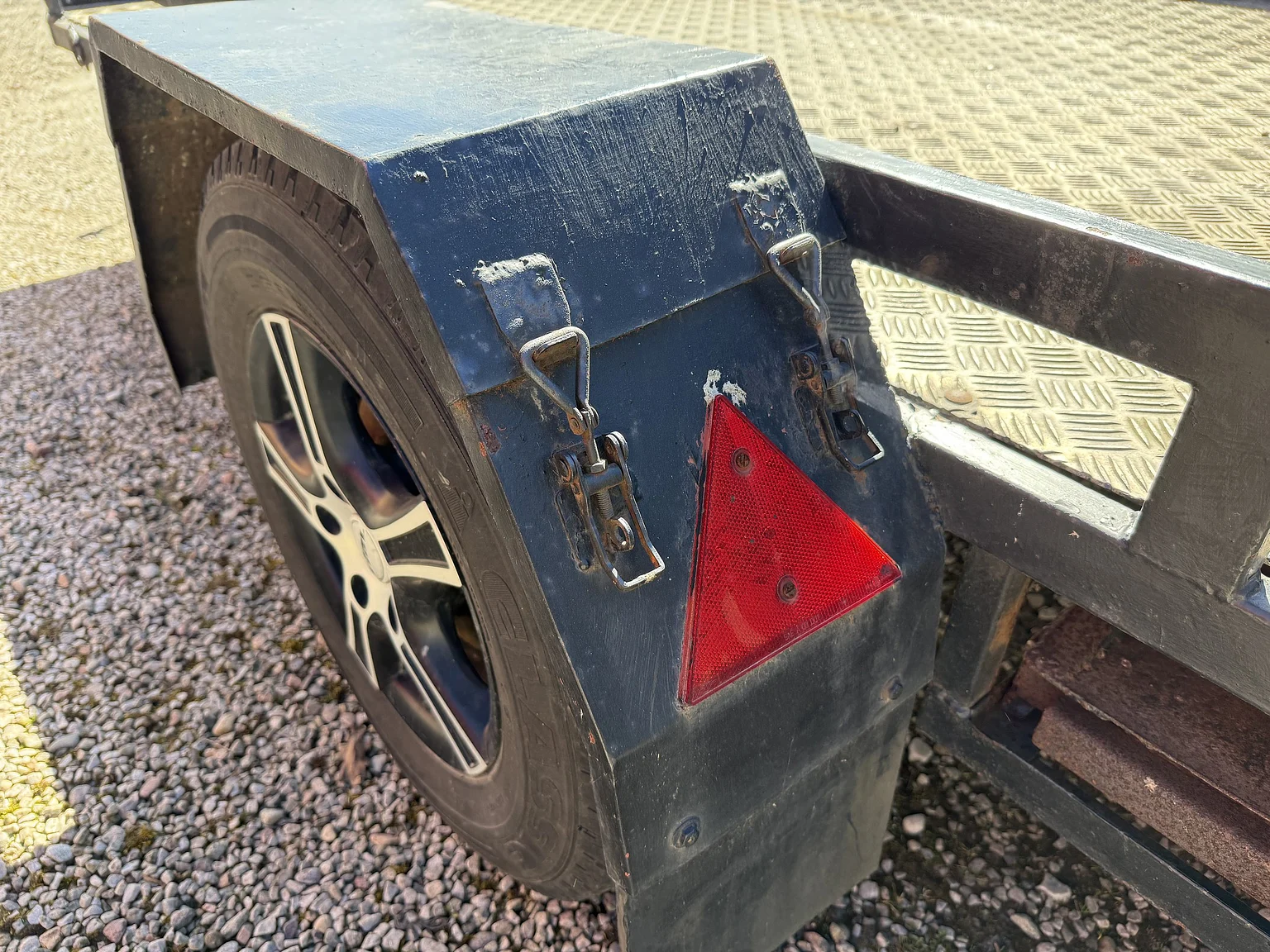 Exteriörbild på 1981 Farsbo Bilsläp (24)