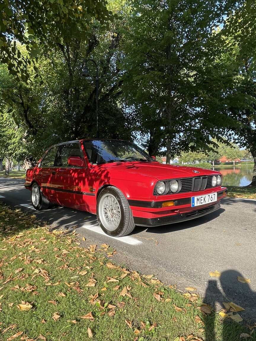 Exteriörbild på 1987 BMW 320i