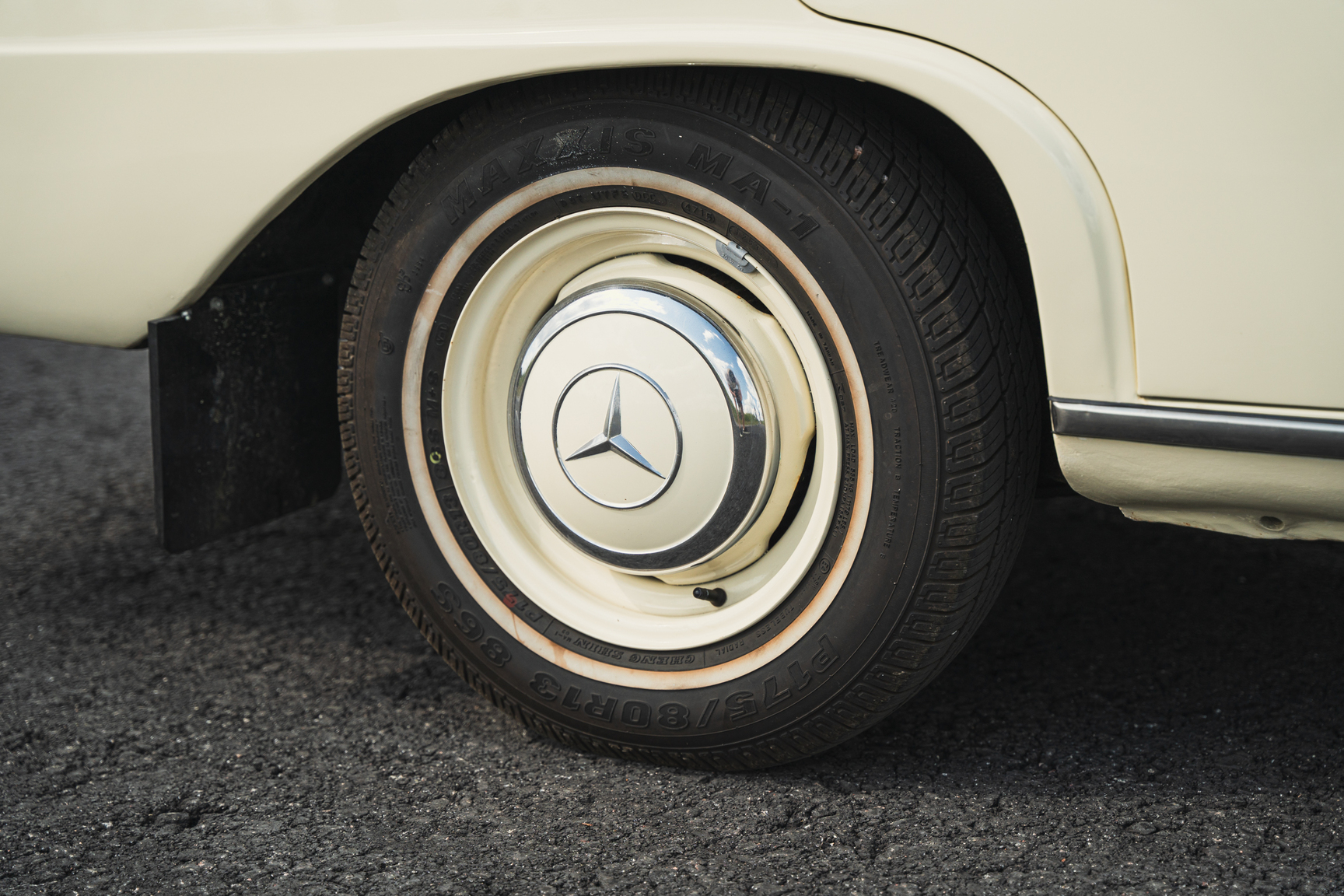 Aussenfoto 1966 Mercedes-Benz 200 D "Heckflosse"