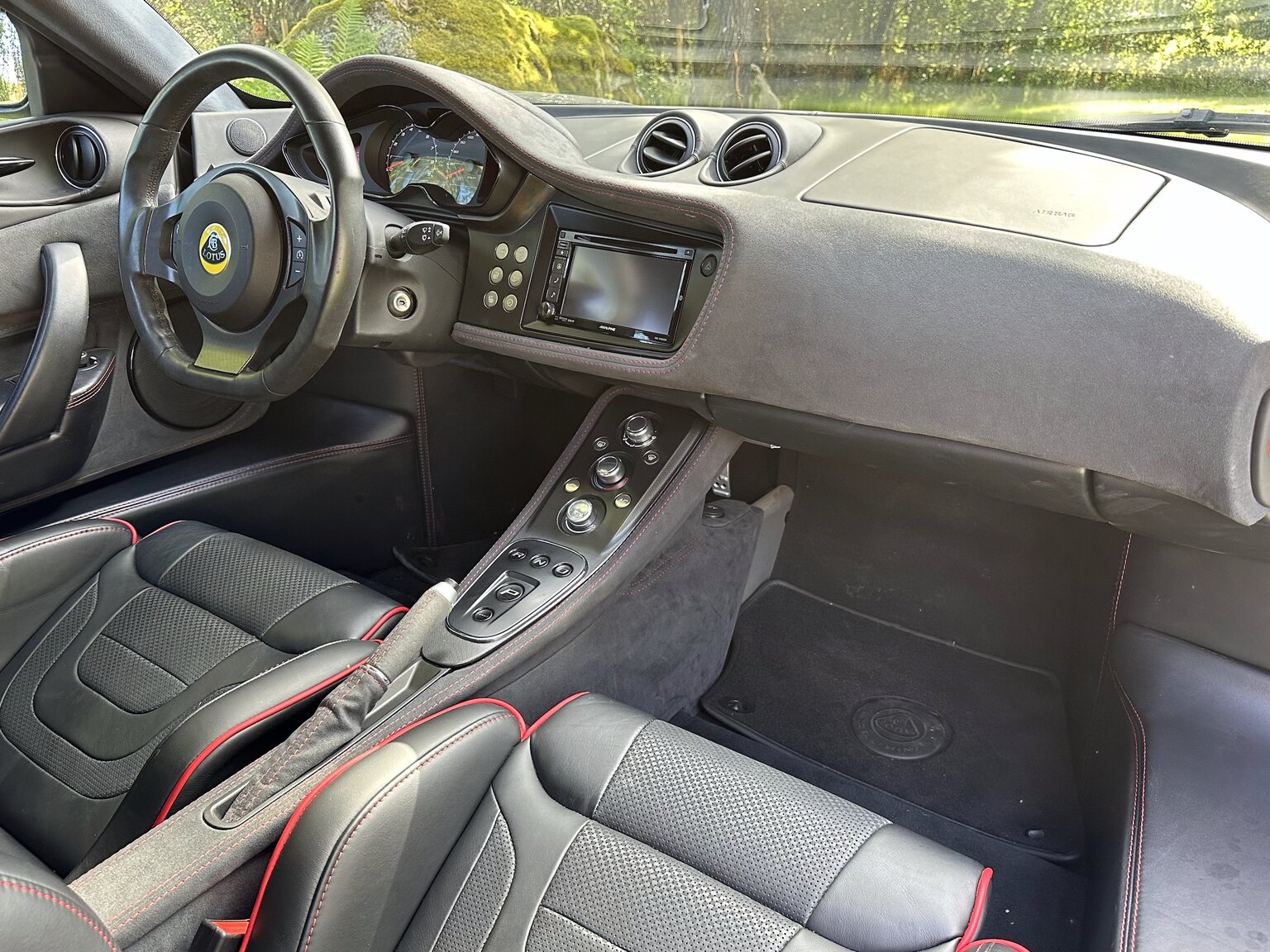 Innenraumfoto von 2015 Lotus Evora S