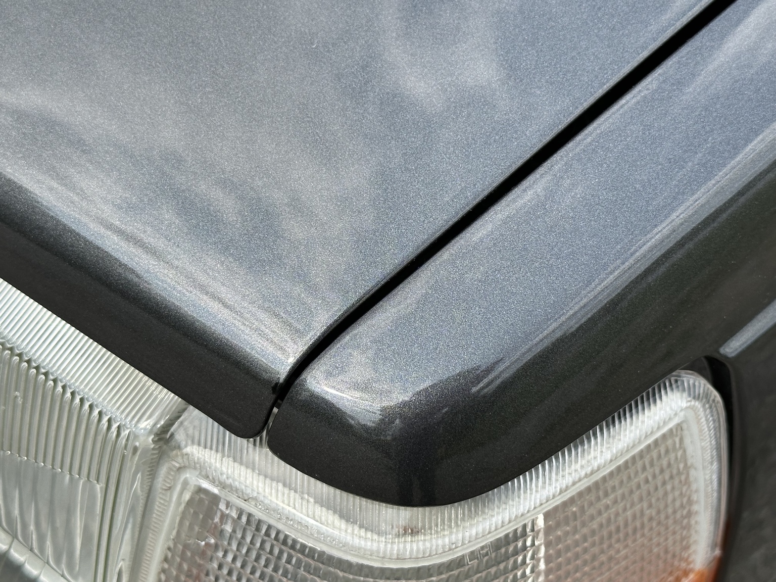 Exterior image of 1990 Volvo 740 Turbo 16s