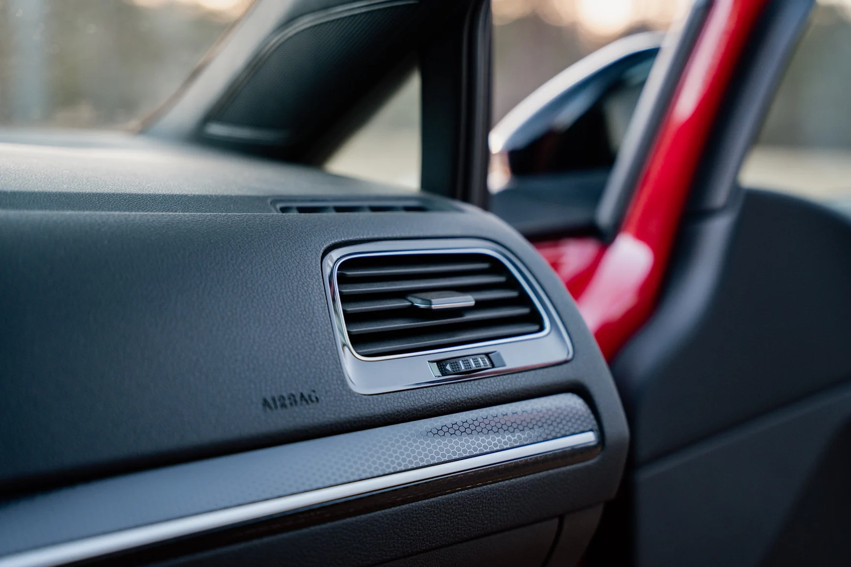 Interior image of 2016 Volkswagen Golf GTi Clubsport S - no. 291/400 (23)