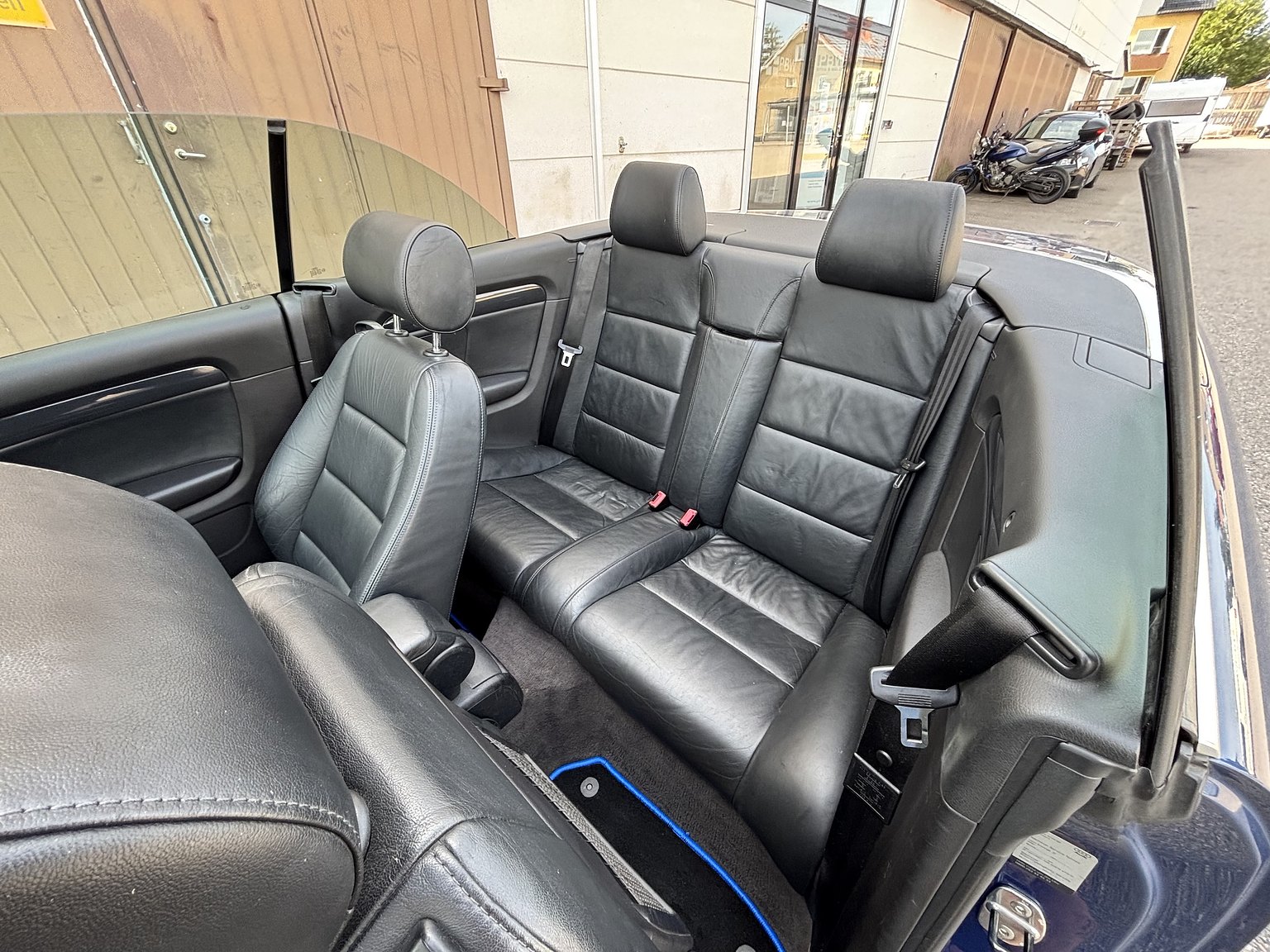 Interior image of 2003 Audi A4 Cabriolet 2.4 V6 Multitronic