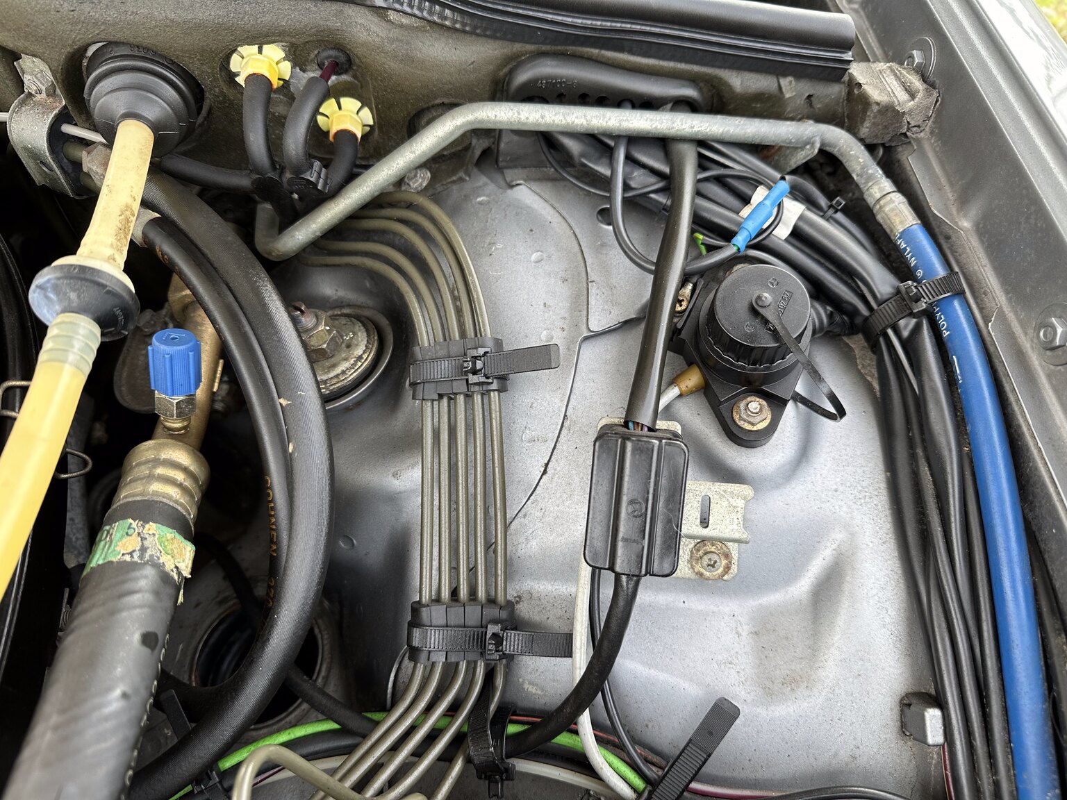 Image of 1987 Mercedes 300 SE mechanics