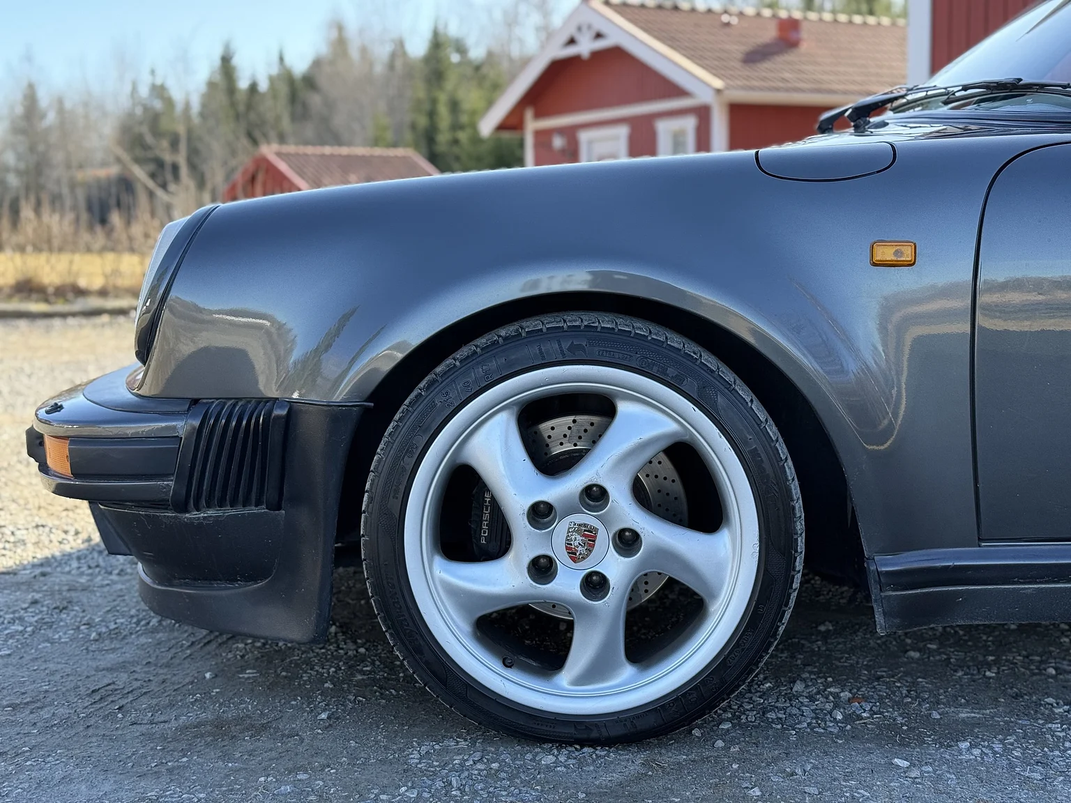 Exterior image of 1989 Porsche 911 / 930 3.3 Turbo 5-speed (33)