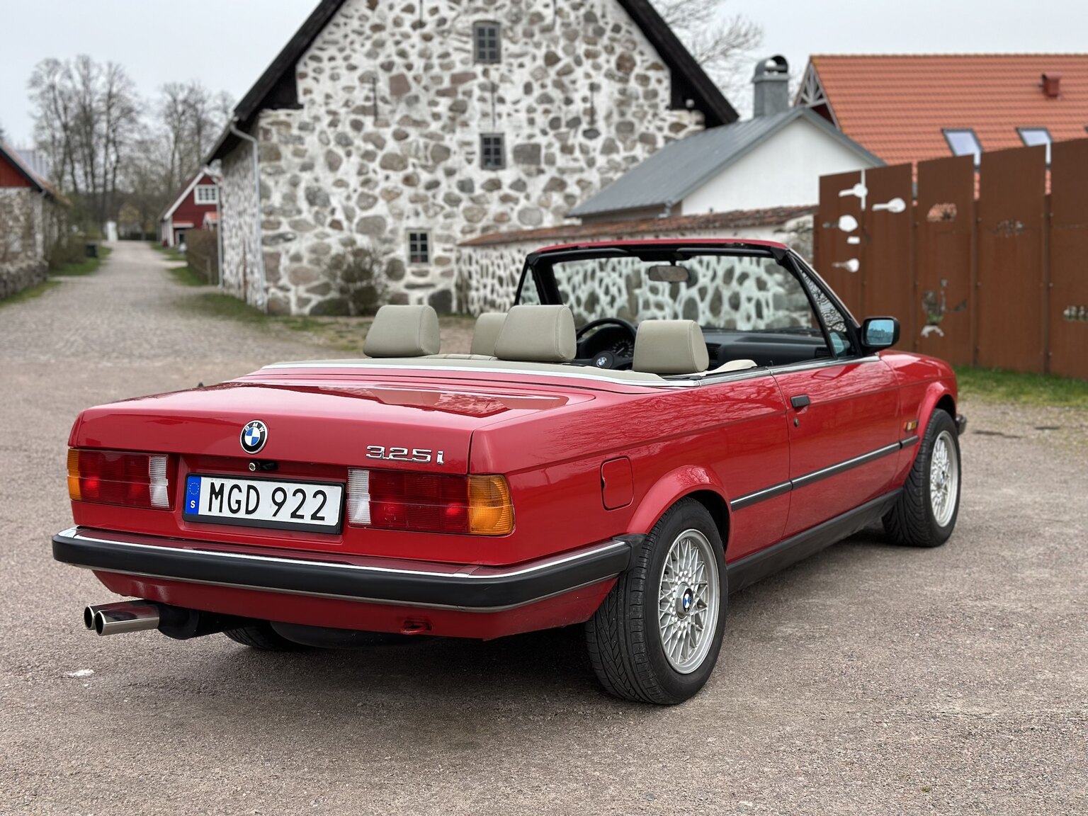 Exteriörbild på 1987 BMW 325i Convertible (21)