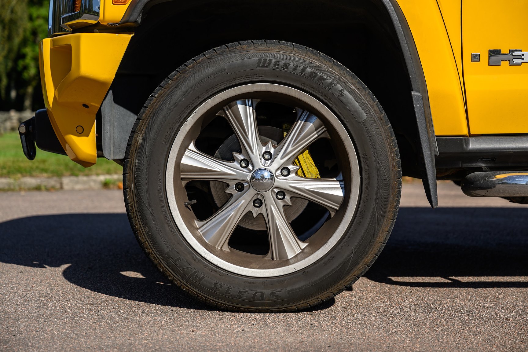 Exterior image of 2006 Hummer H3