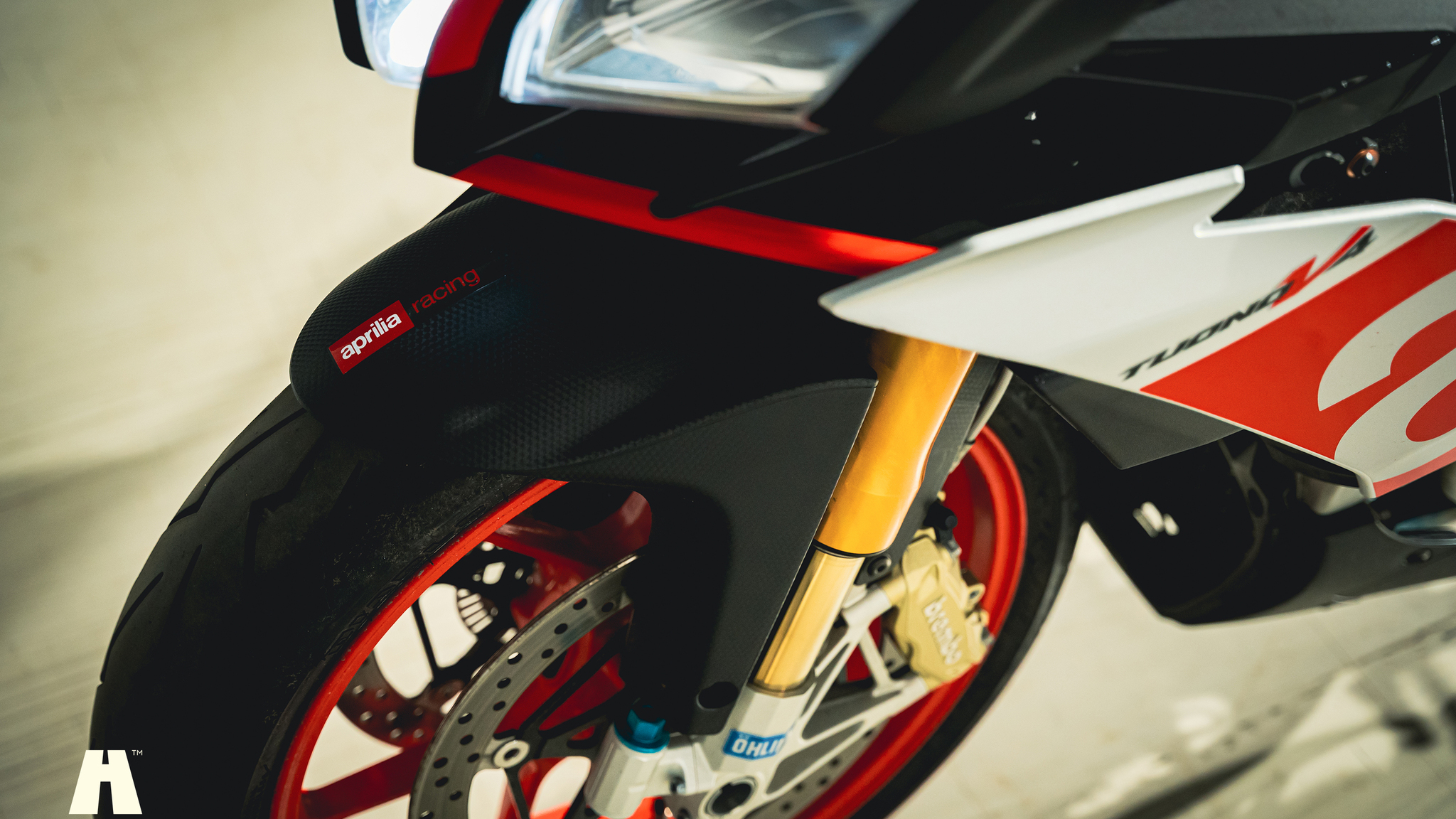 Exterior image of 2016 Aprilia Tuono V4 Factory