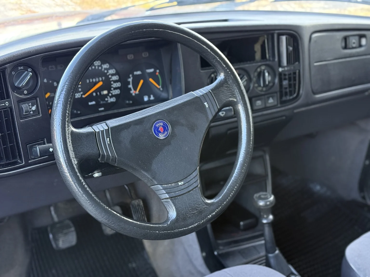 Interior image of 1991 SAAB 900S Turbo 2-door (2)