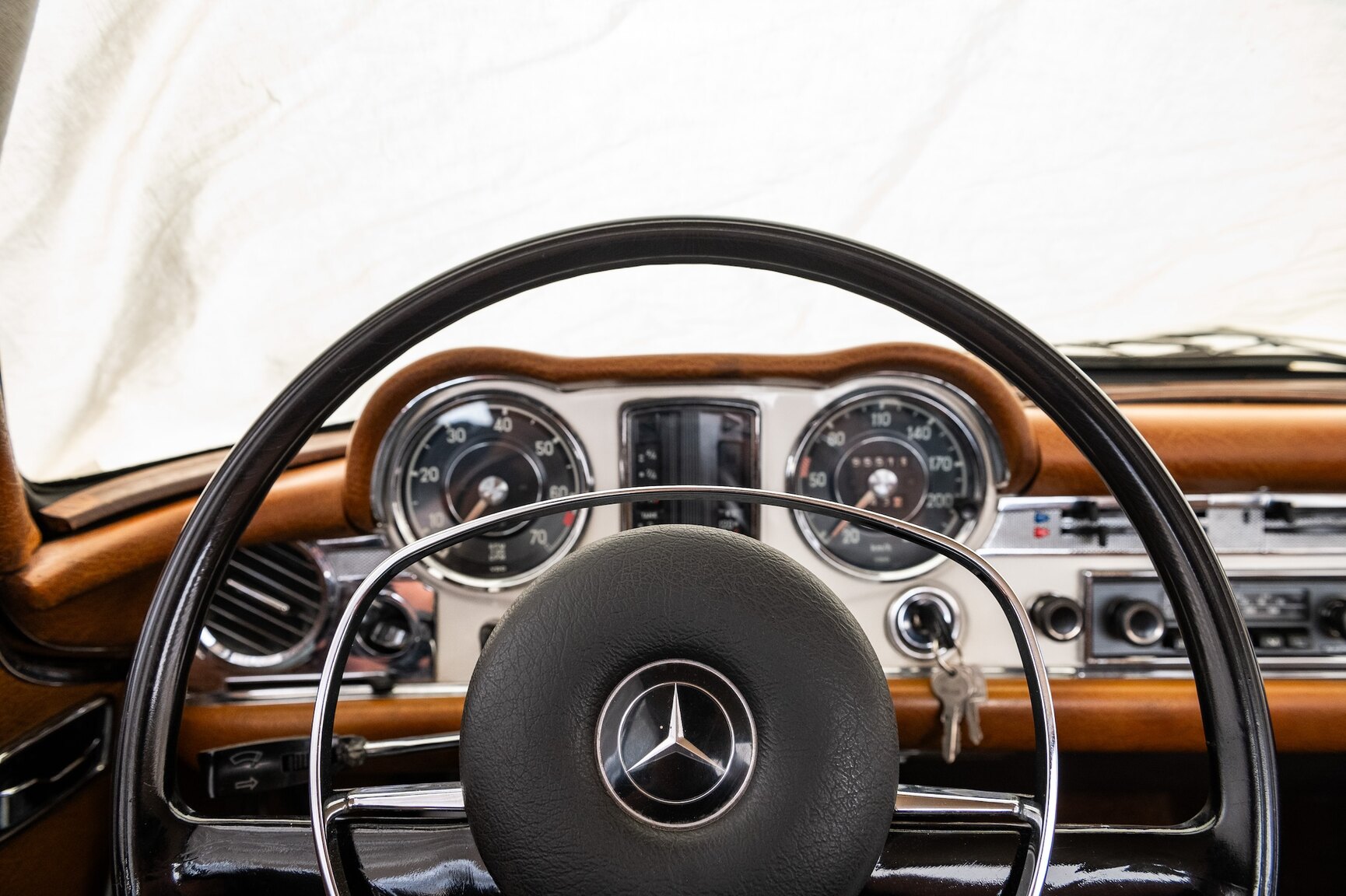 Innenraumfoto von 1968 Mercedes-Benz 280 SL Pagoda (2)