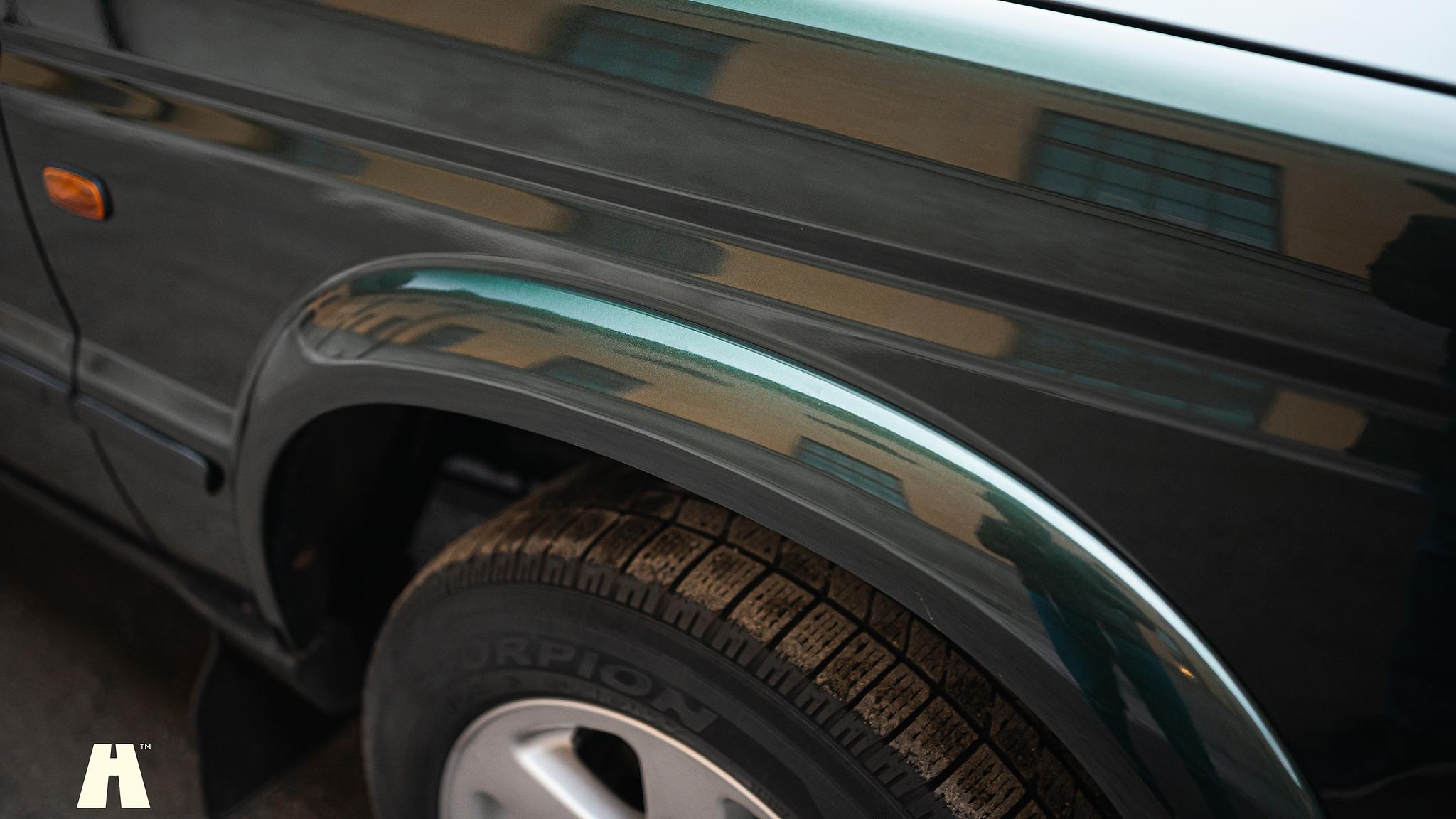 Exterior image of 2003 Land Rover Discovery II, 2003