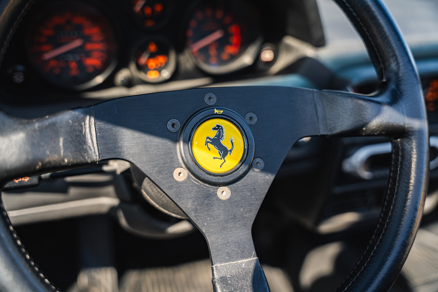 Interiörbild 1989 Ferrari 328 GTS