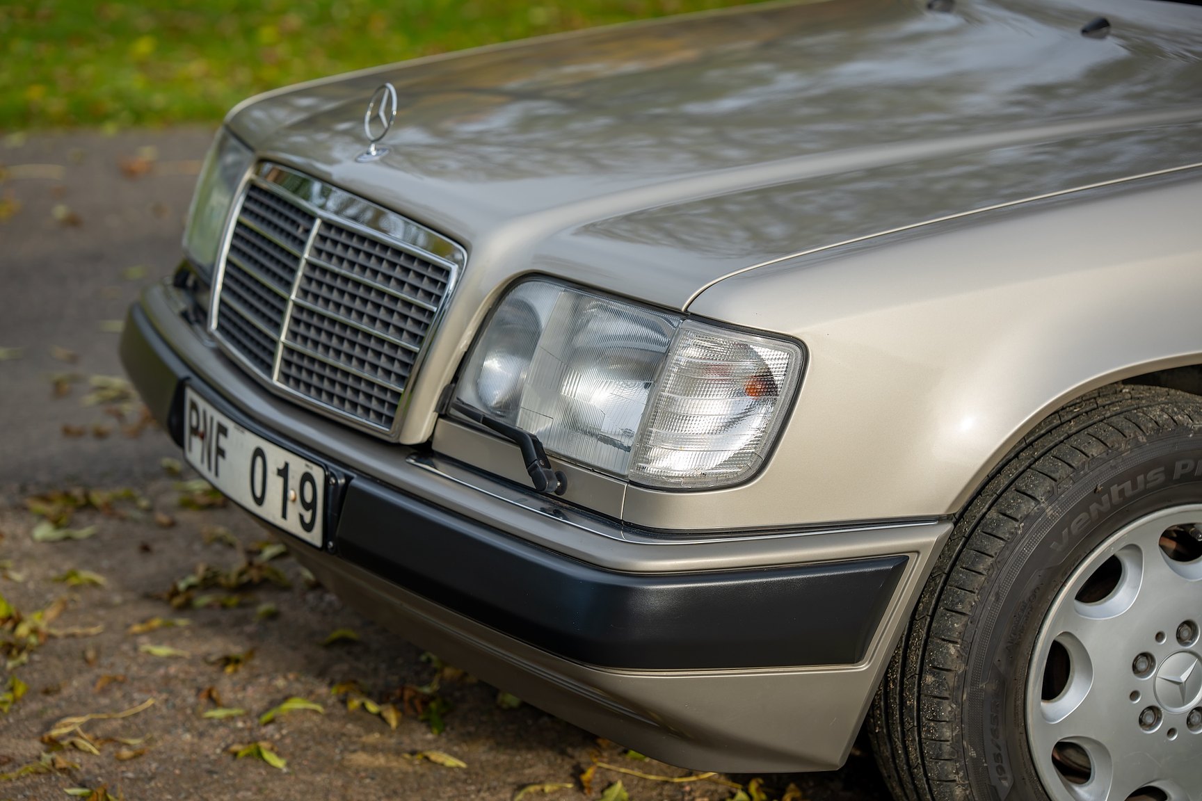 Exteriörbild på 1992 Mercedes-Benz 300 CE-24