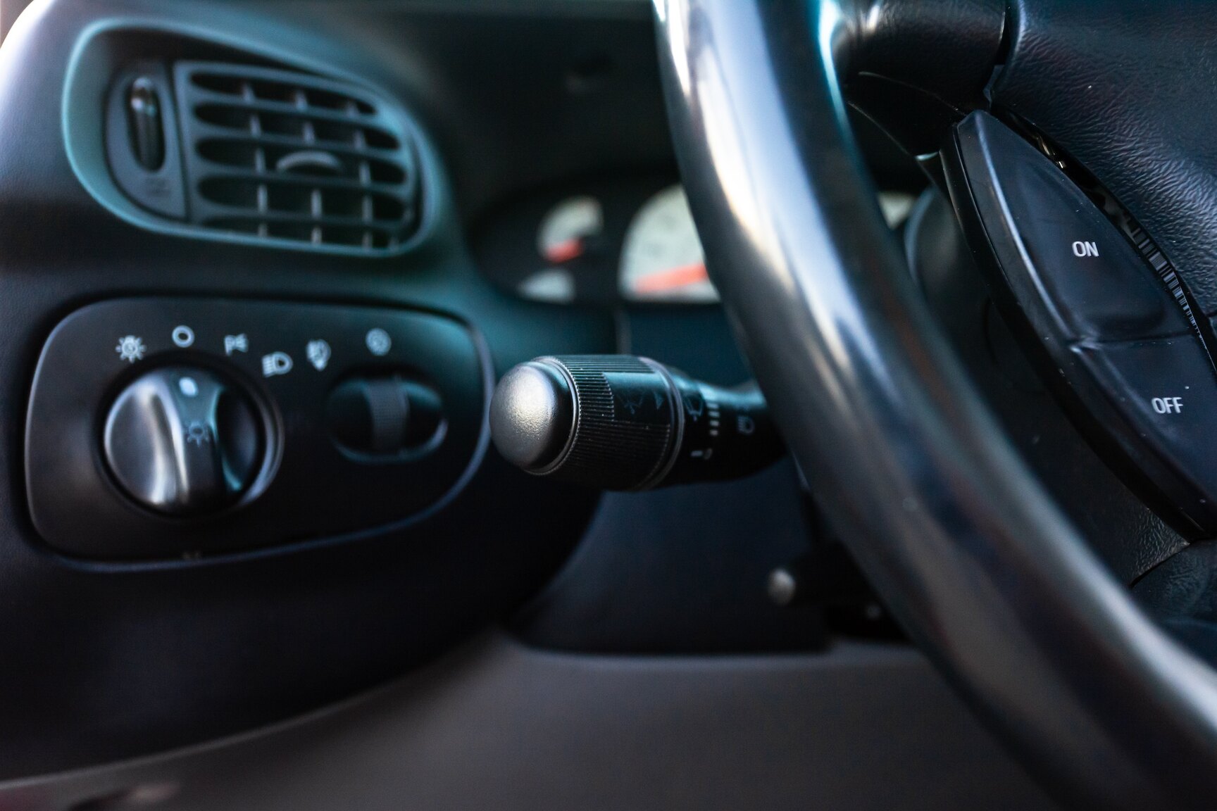Interior image of 2000 FORD F-150 SVT Lightning