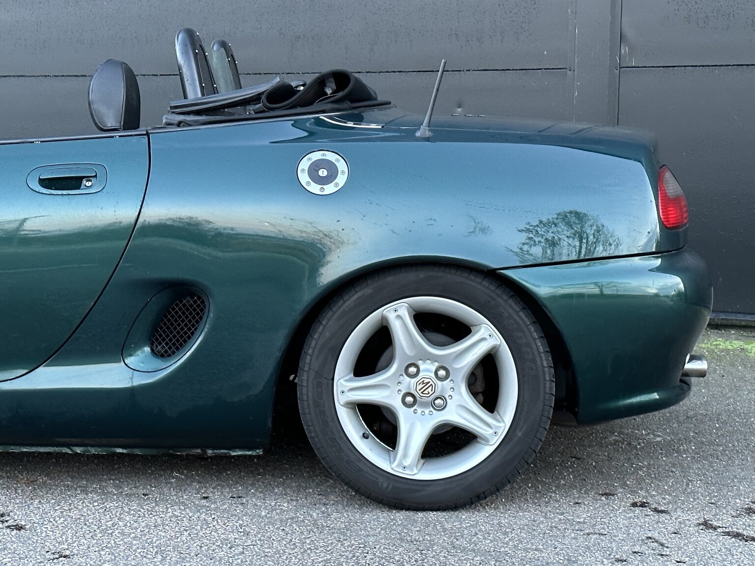 Exteriörbild på 1996 MG F Roadster