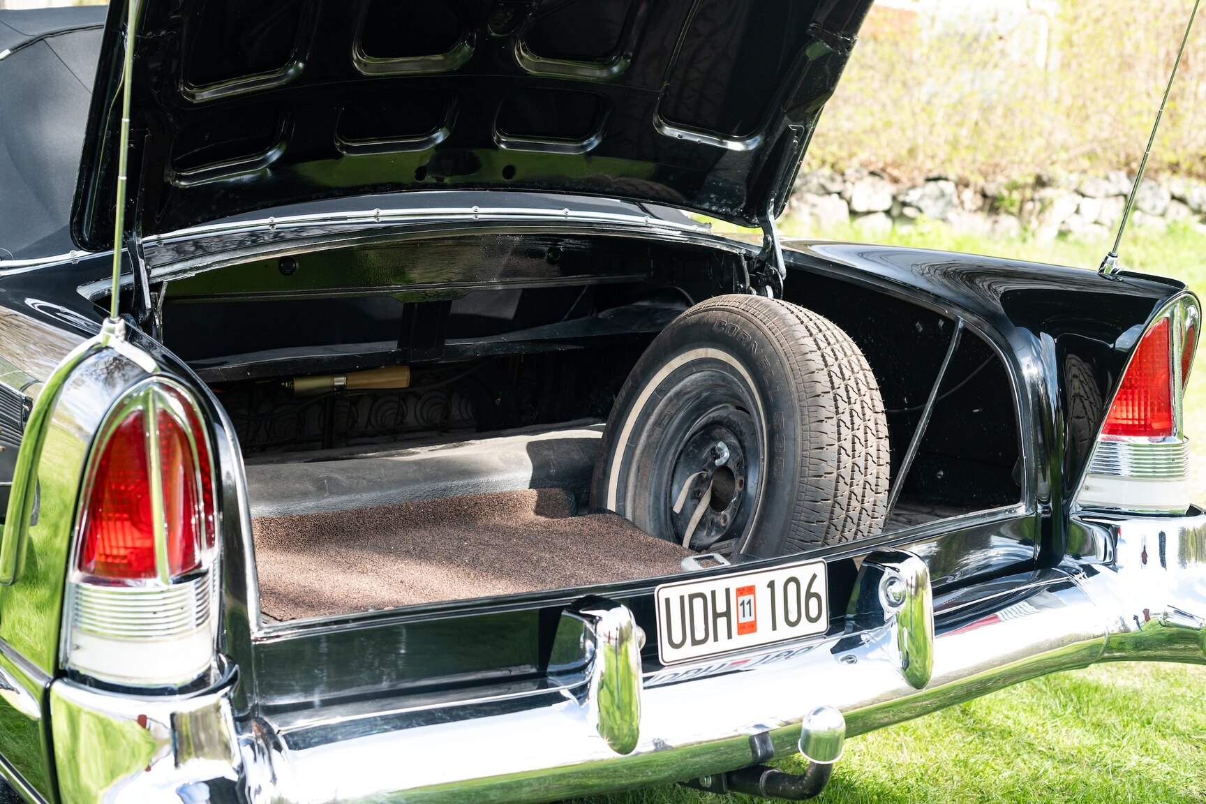 Interior image of 1955 Packard Caribbean Cabriolet  (43)