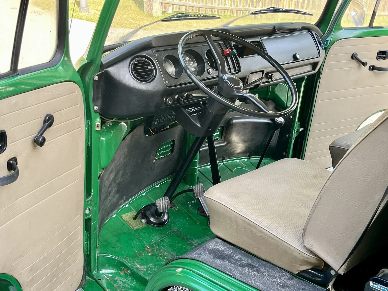 Interior image of 1974 Volkswagen Transporter T2 (3)