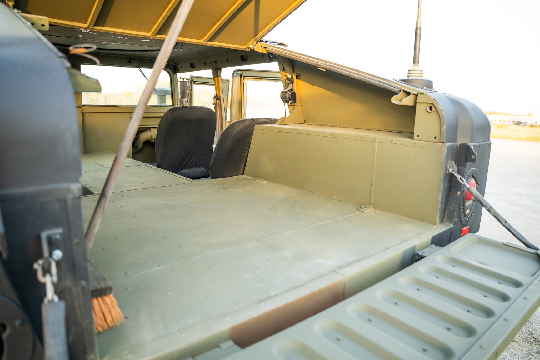 Interior image of 1987 Chevrolet/Humvee H1 Slantback
